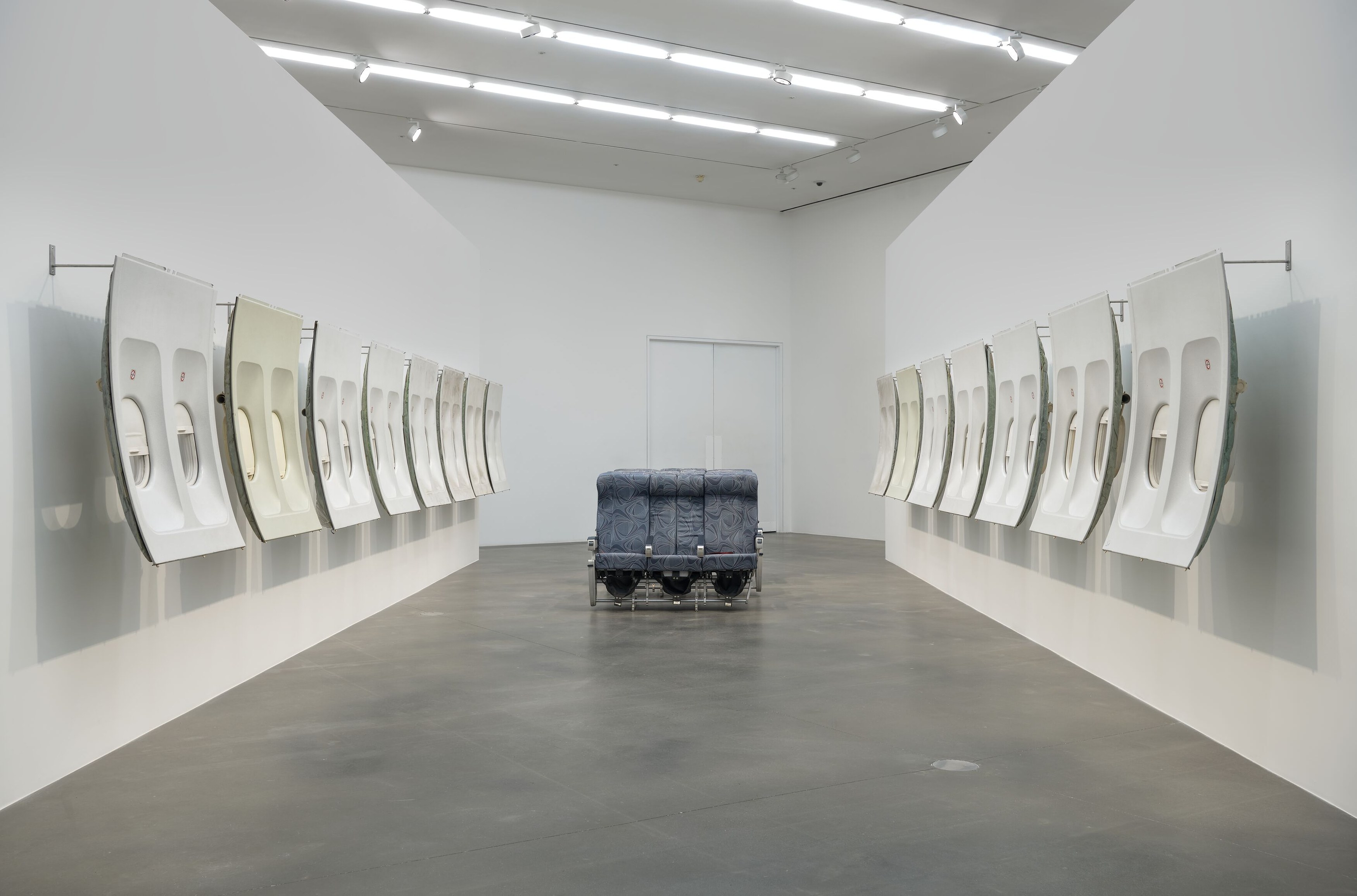 Isa Genzken, Window at Hauser & Wirth, photo 3