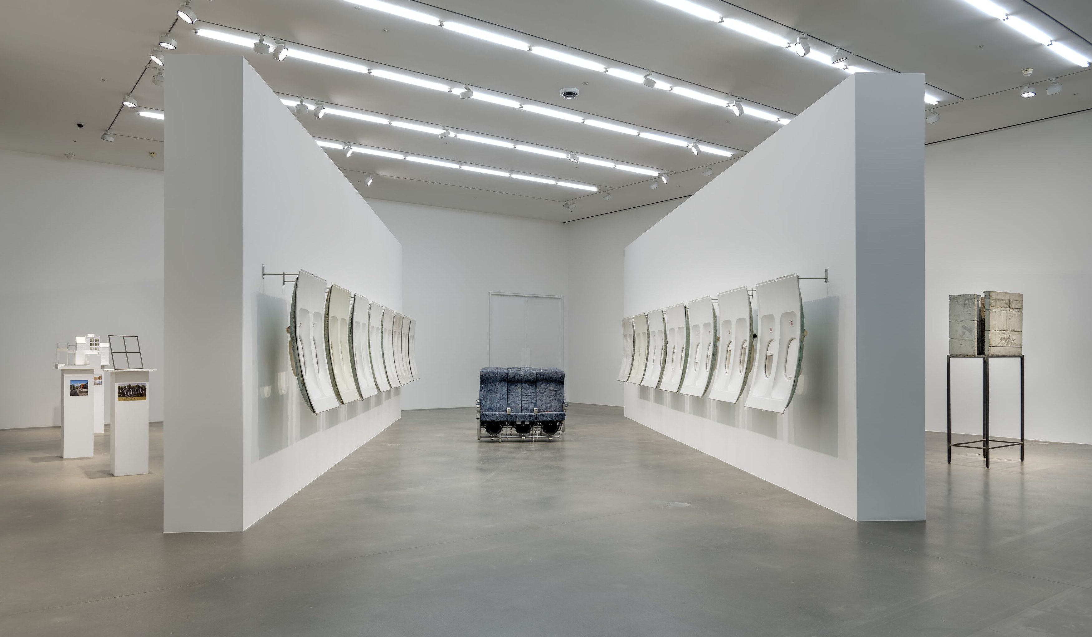 Isa Genzken, Window at Hauser & Wirth, photo 4