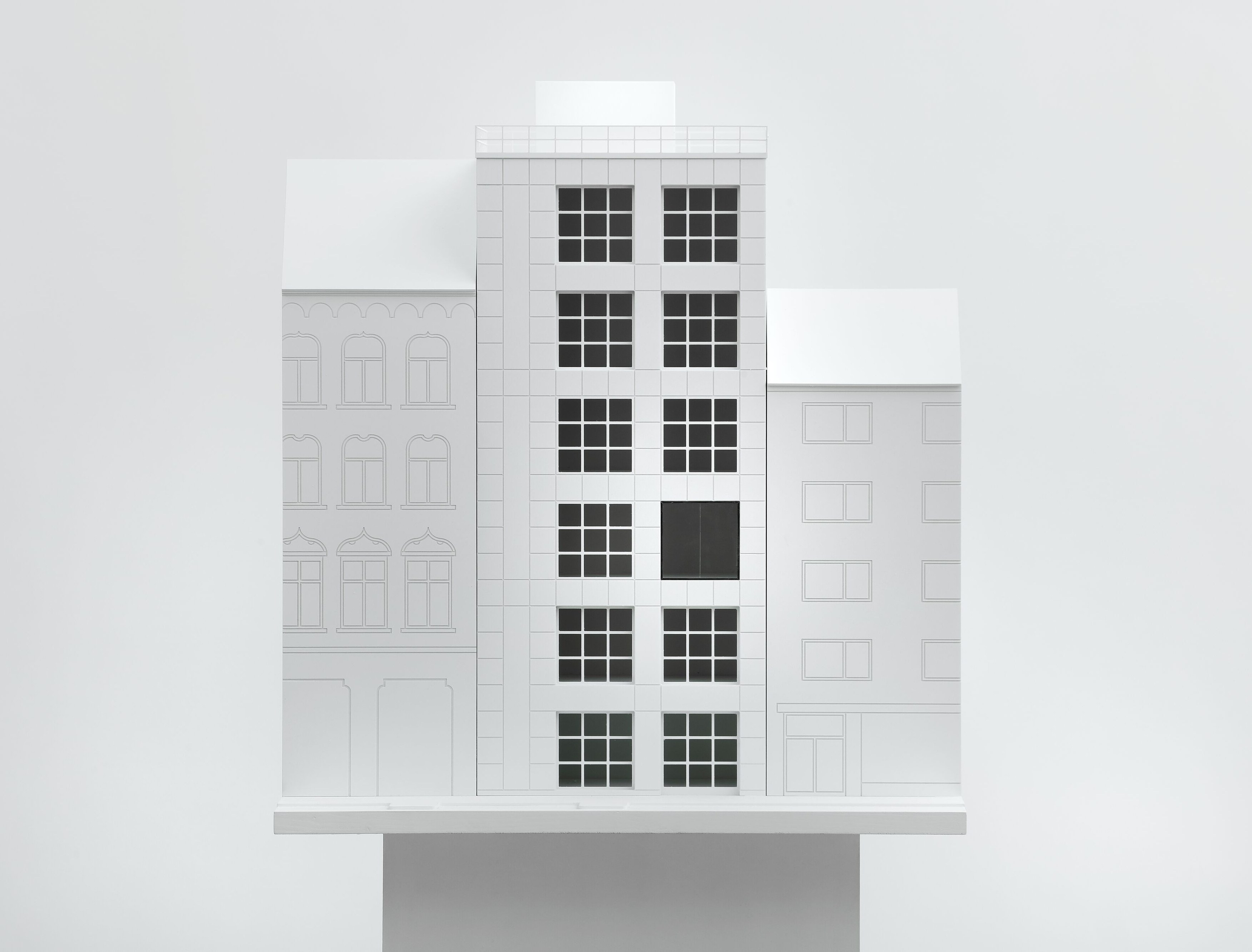 Isa Genzken, Window at Hauser & Wirth, photo 8