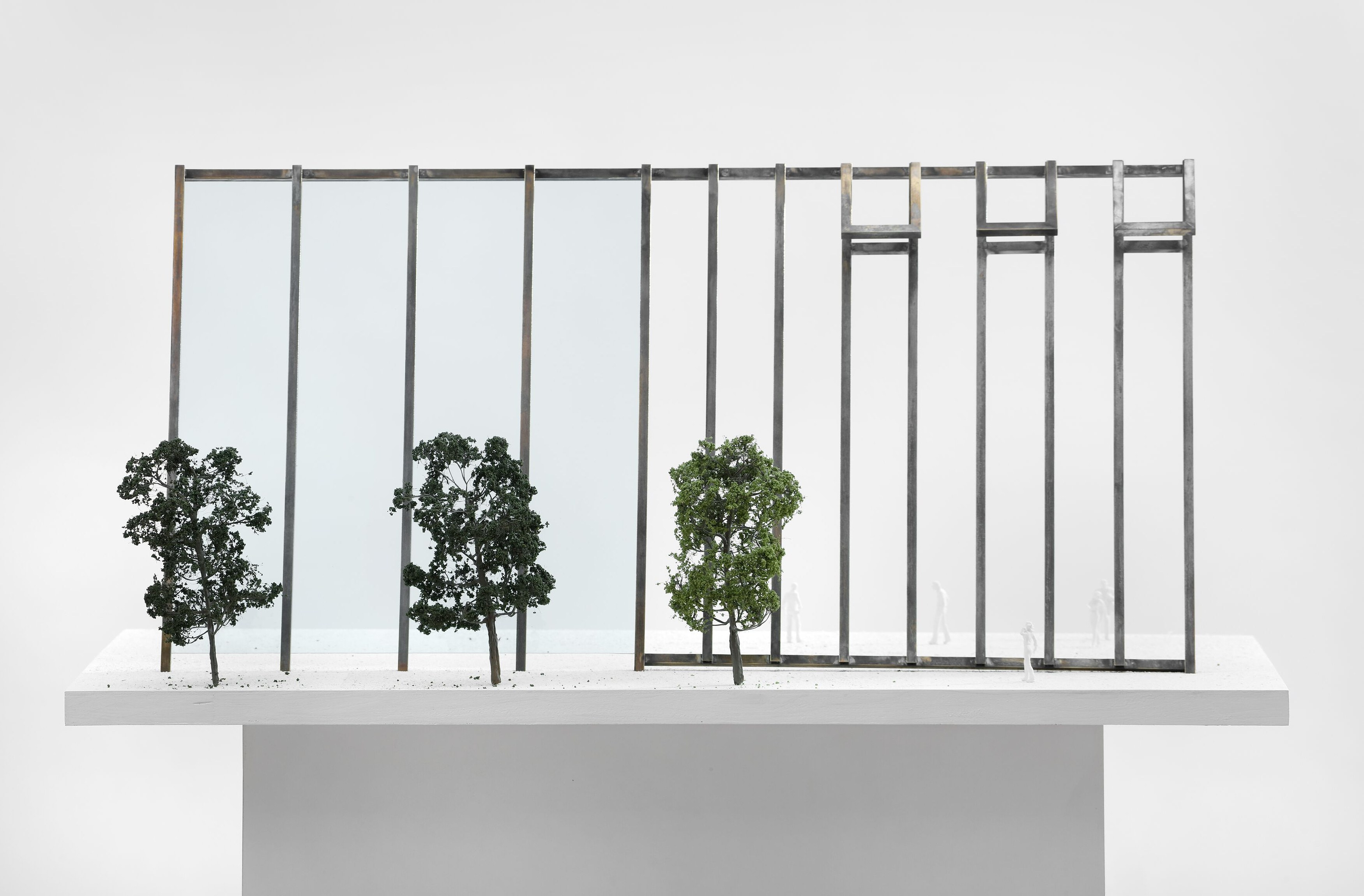 Isa Genzken, Window at Hauser & Wirth, photo 7