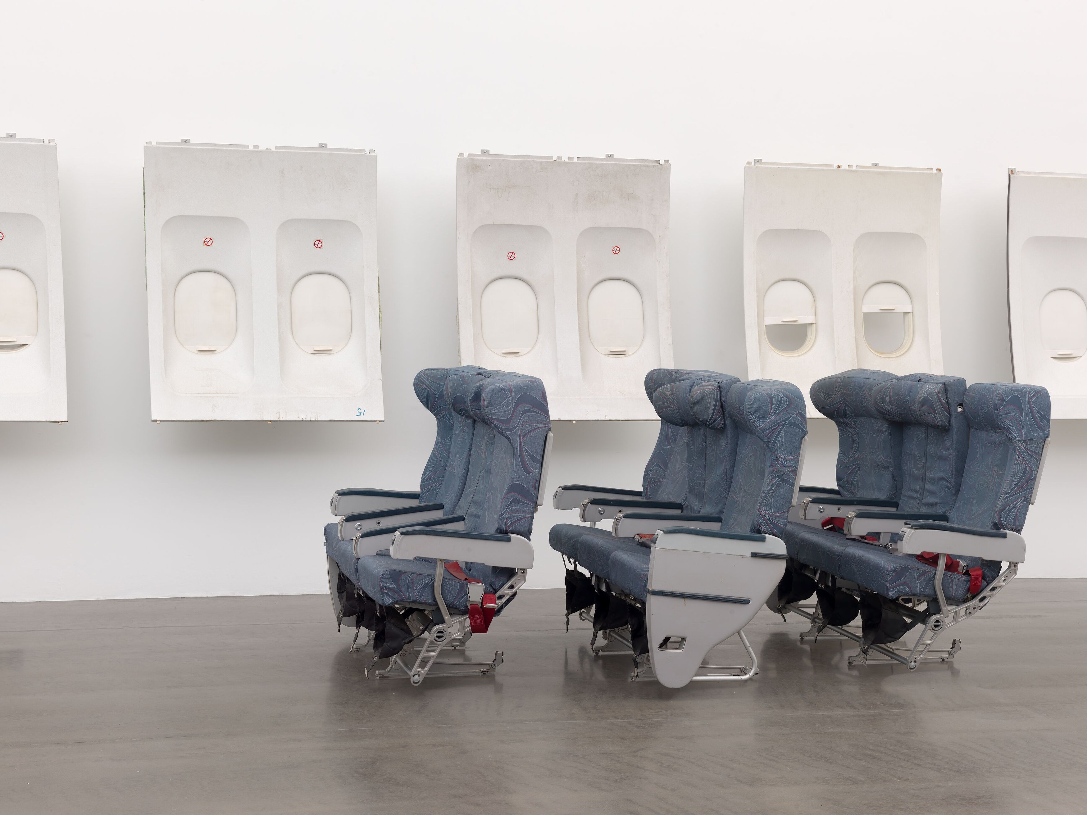 Isa Genzken, Window at Hauser & Wirth, photo 6