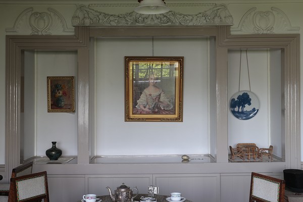 Image 4 of 76