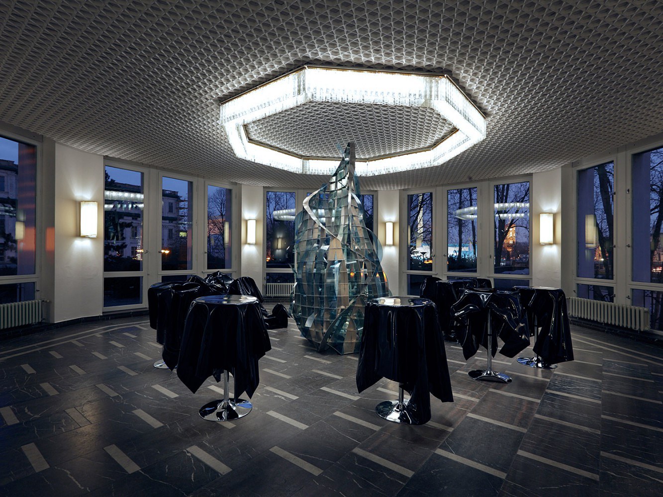 Olaf Metzel, Kebap Monument at Schinkel Pavillon, photo 2