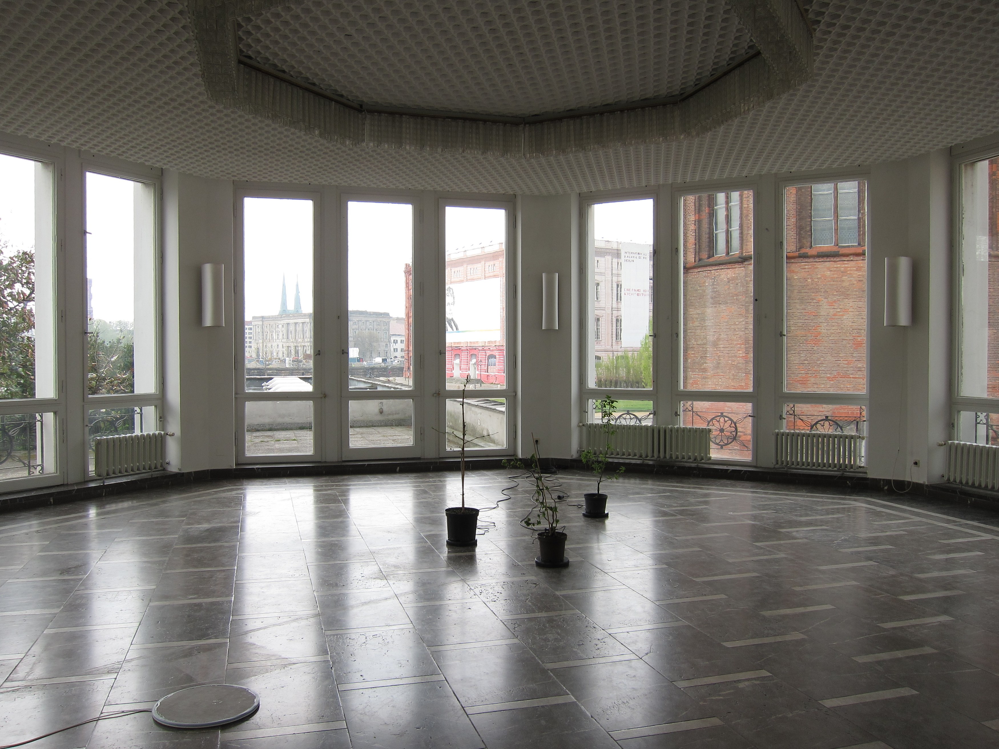 Cerith Wyn Evans, Détourne at Schinkel Pavillon, photo 2