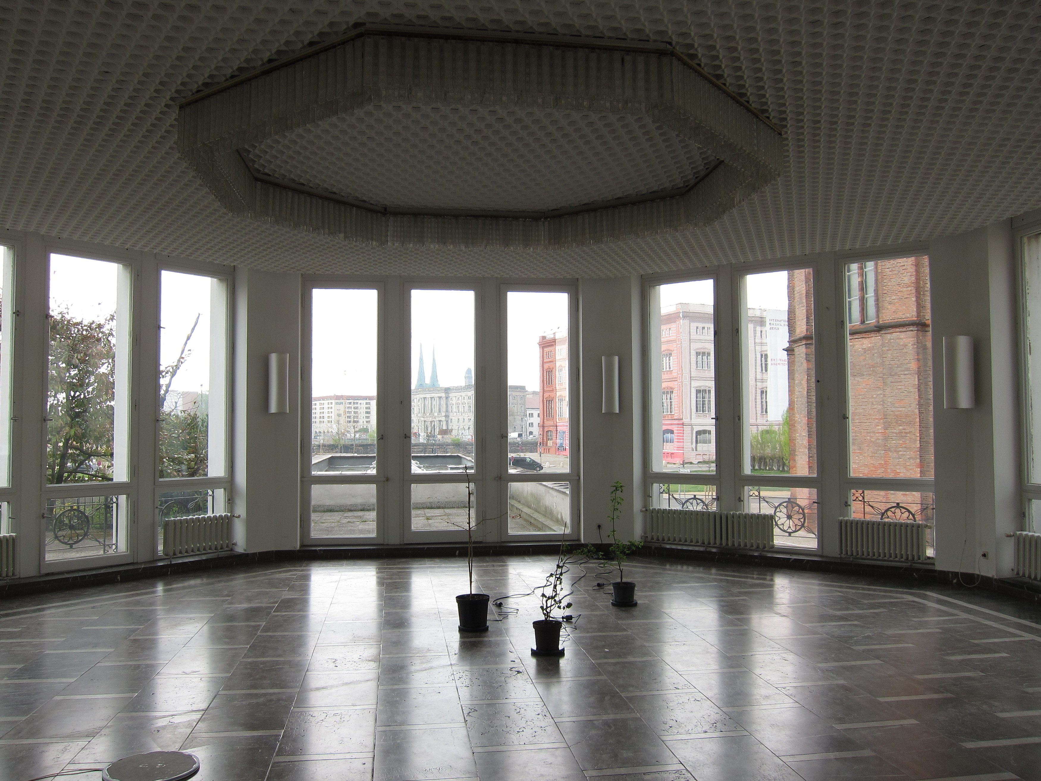 Cerith Wyn Evans, Détourne at Schinkel Pavillon, photo 3