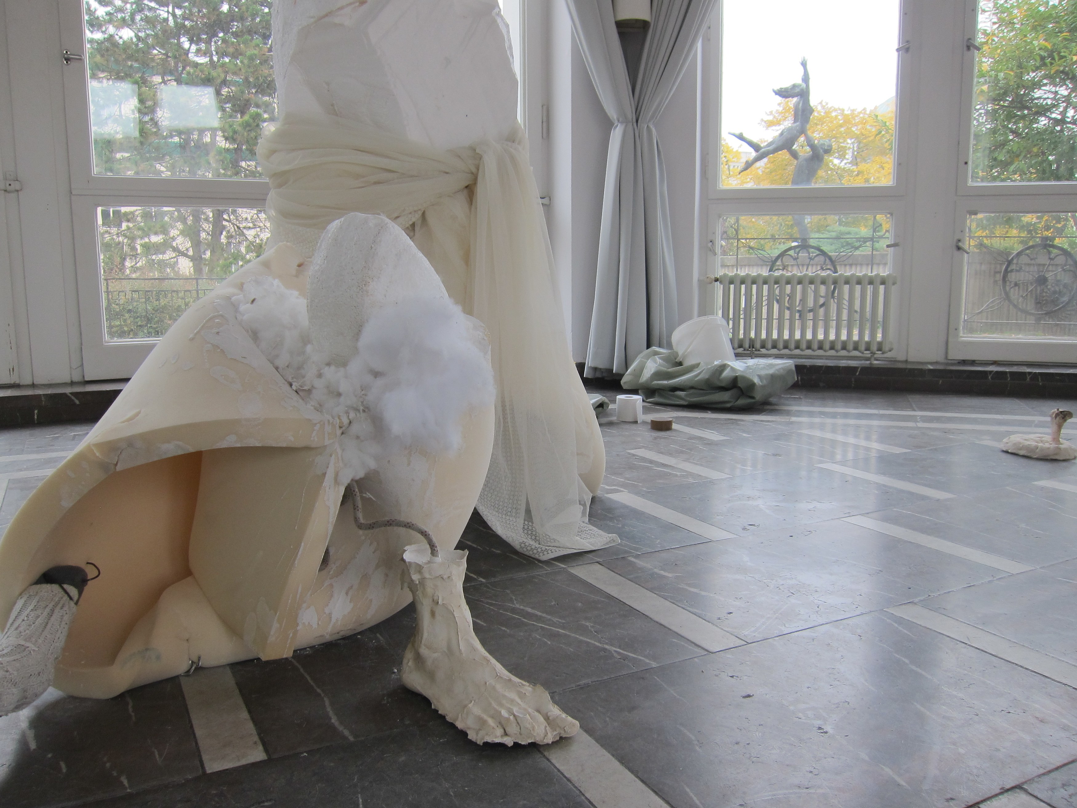 Gelitin, – Stop – Ana Ly Sing – Stop – at Schinkel Pavillon, photo 25