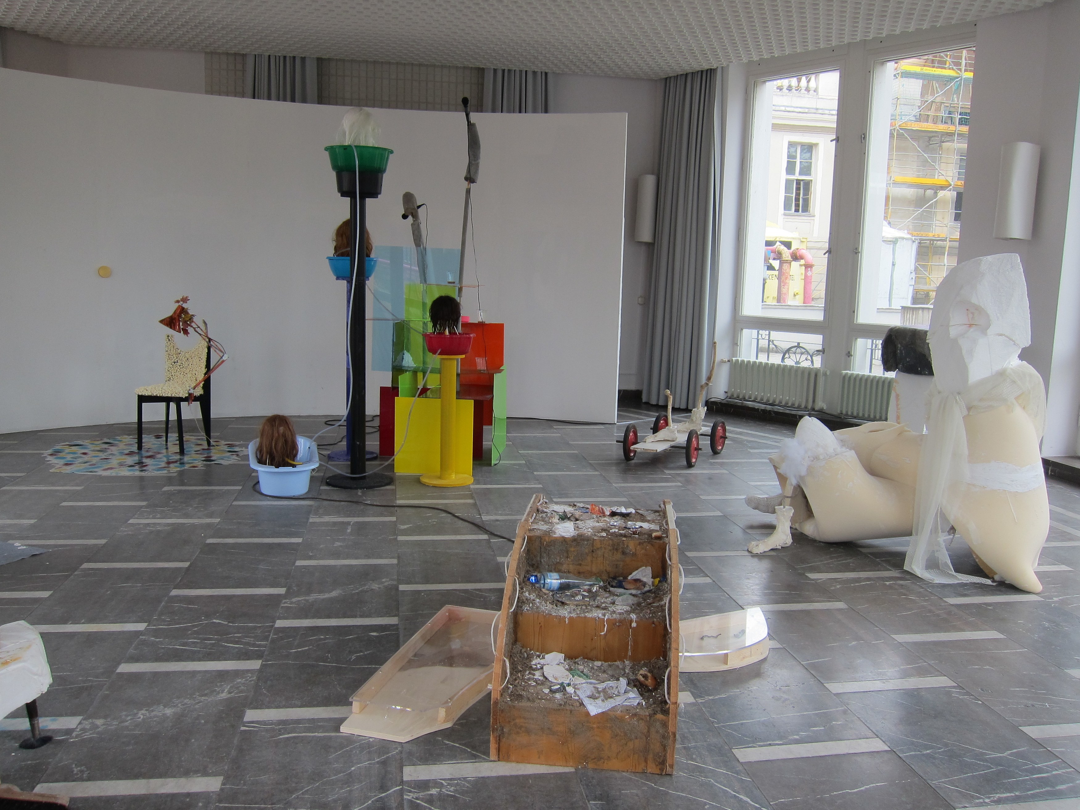 Gelitin, – Stop – Ana Ly Sing – Stop – at Schinkel Pavillon, photo 16