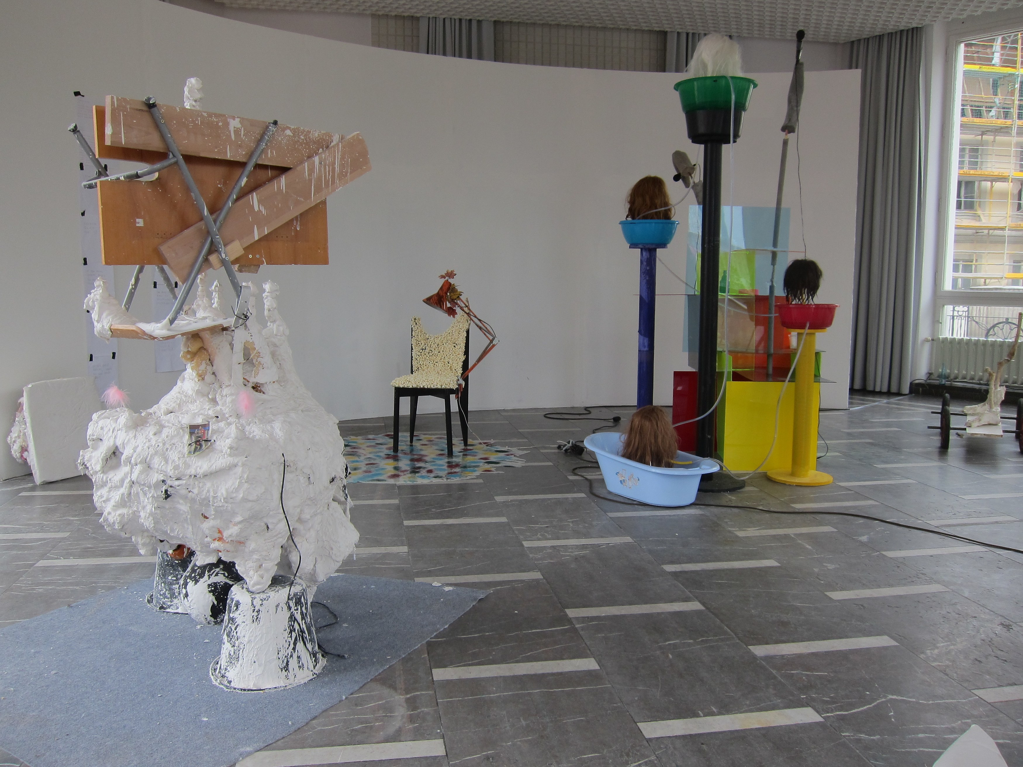 Gelitin, – Stop – Ana Ly Sing – Stop – at Schinkel Pavillon, photo 17