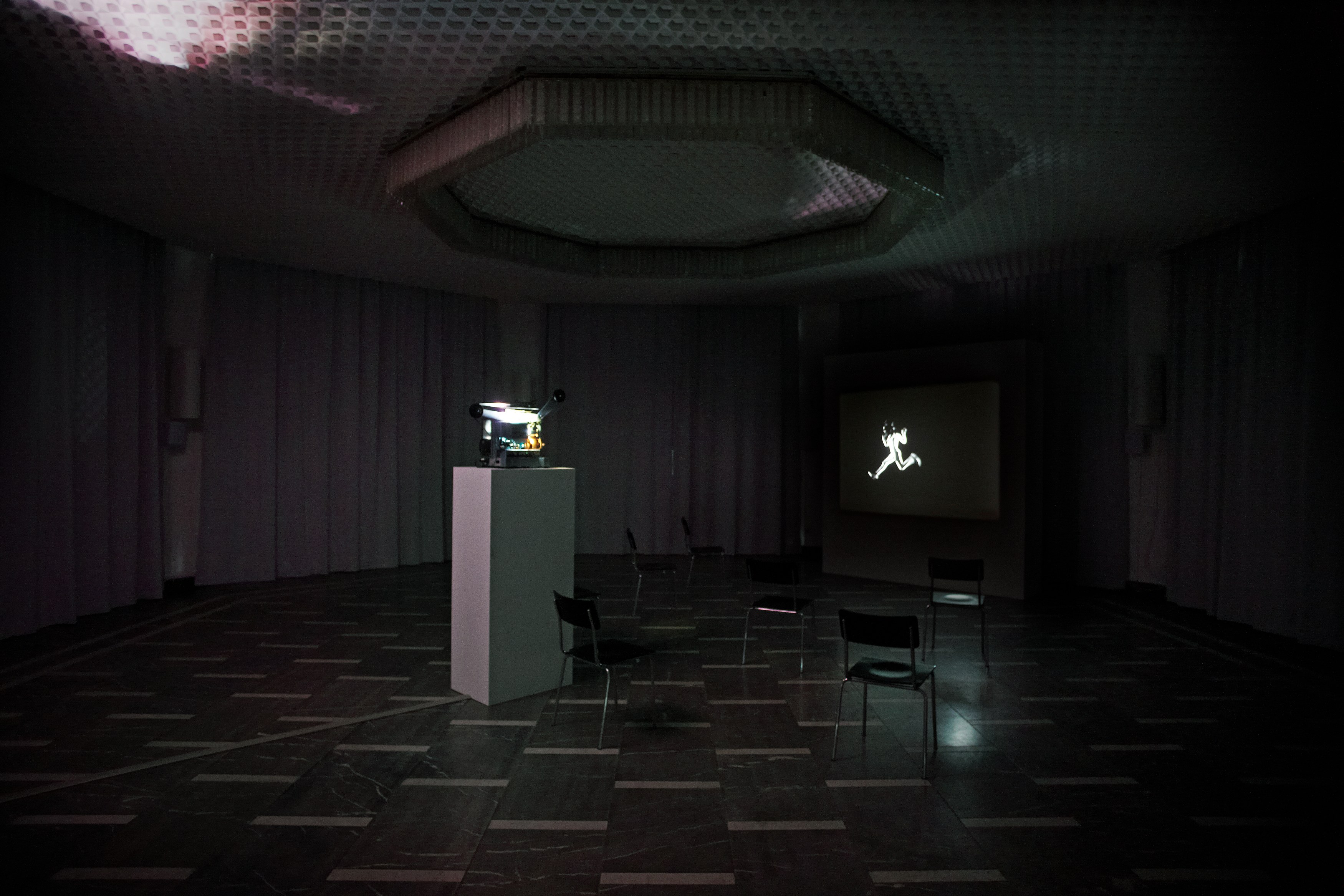 Jeremy Shaw, Variation FQ at Schinkel Pavillon, photo 2