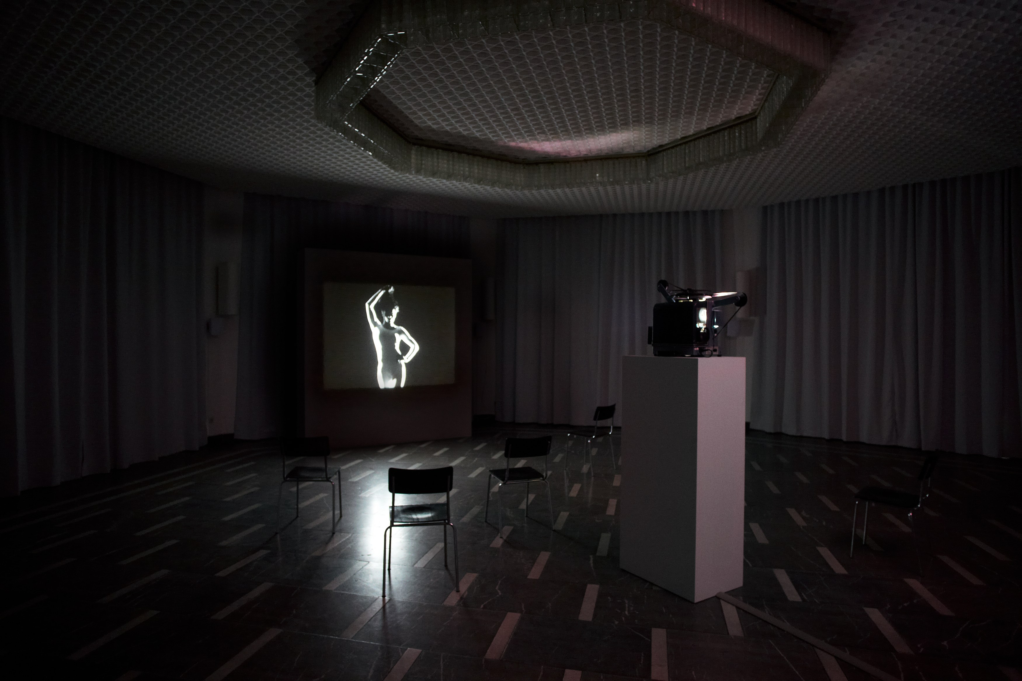 Jeremy Shaw, Variation FQ at Schinkel Pavillon, photo 3