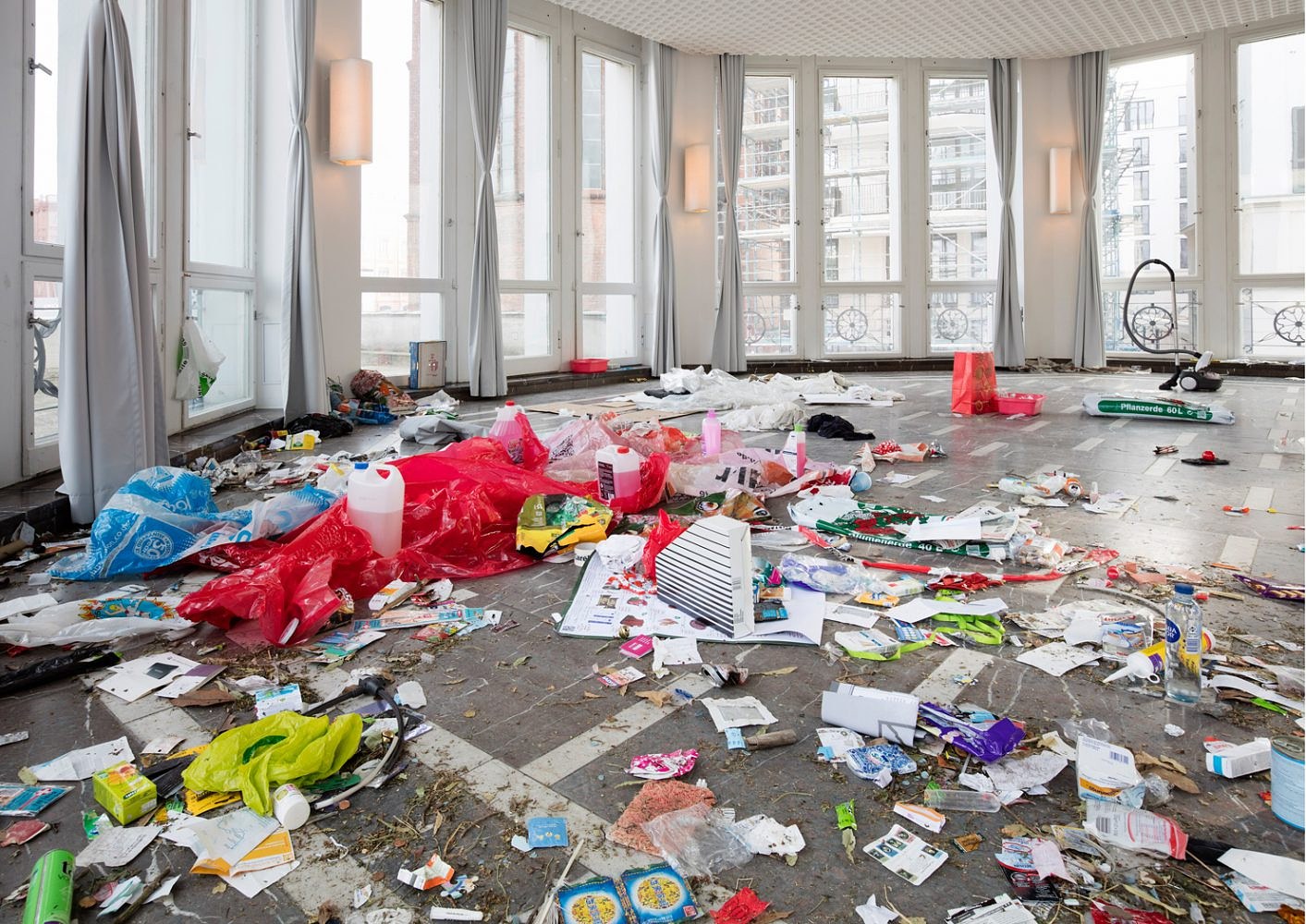 Jason Dodge, Untitled at Schinkel Pavillon, photo 2