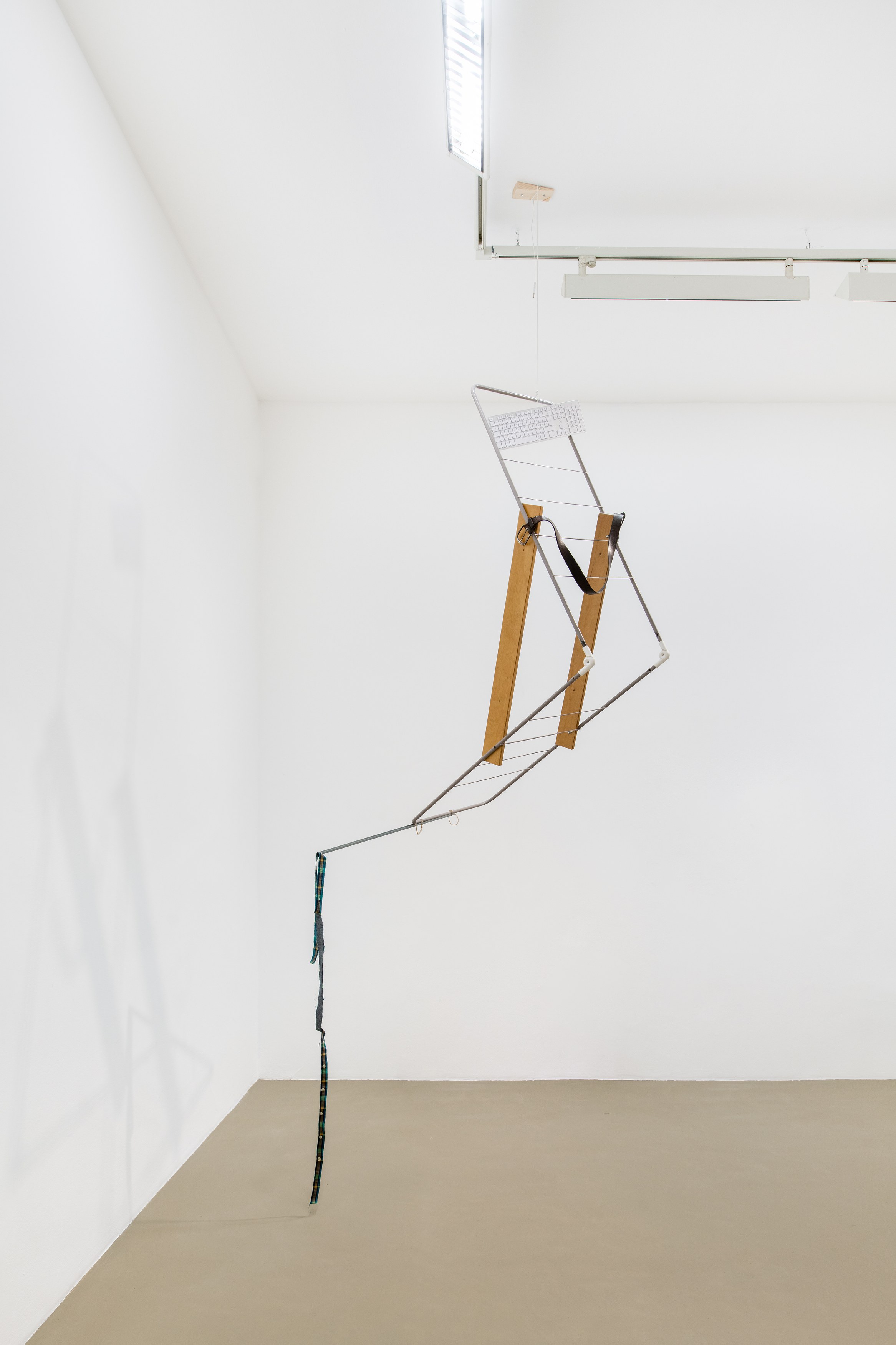 Abraham Cruzvillegas, La Señora de Las Nueces at Galerie Chantal Crousel, photo 7