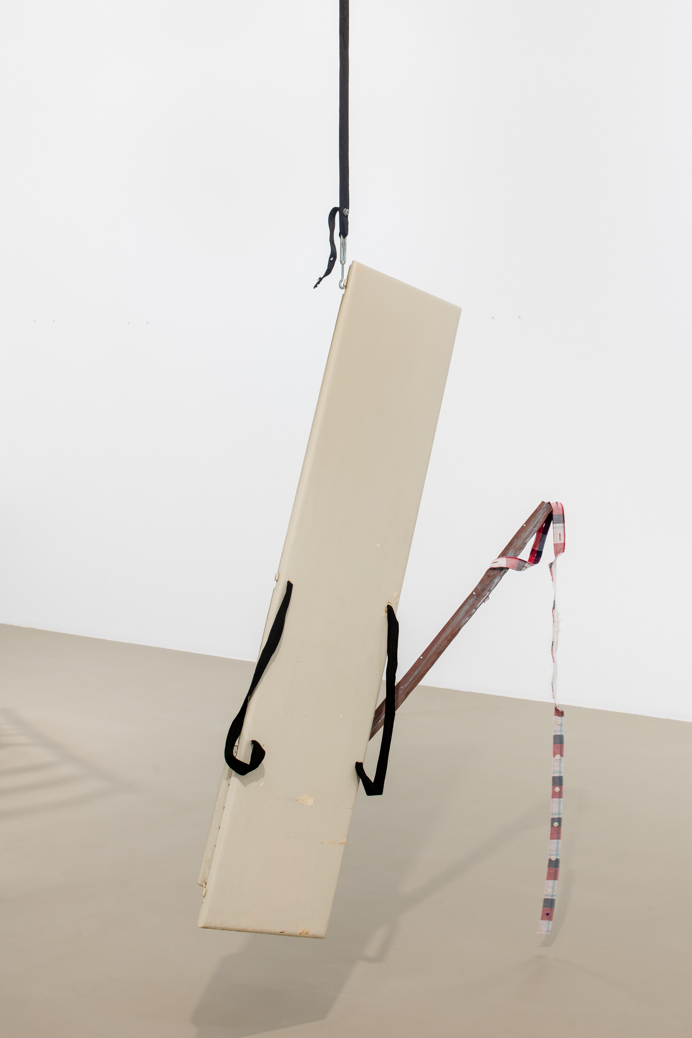 Abraham Cruzvillegas, La Señora de Las Nueces at Galerie Chantal Crousel, photo 6