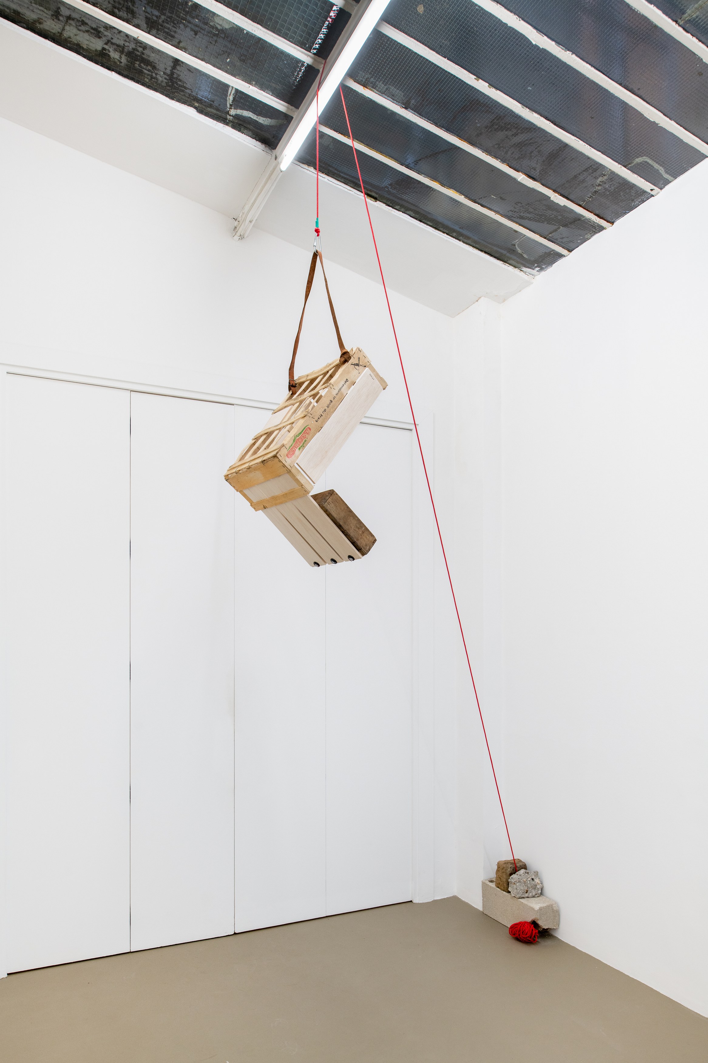 Abraham Cruzvillegas, La Señora de Las Nueces at Galerie Chantal Crousel, photo 8