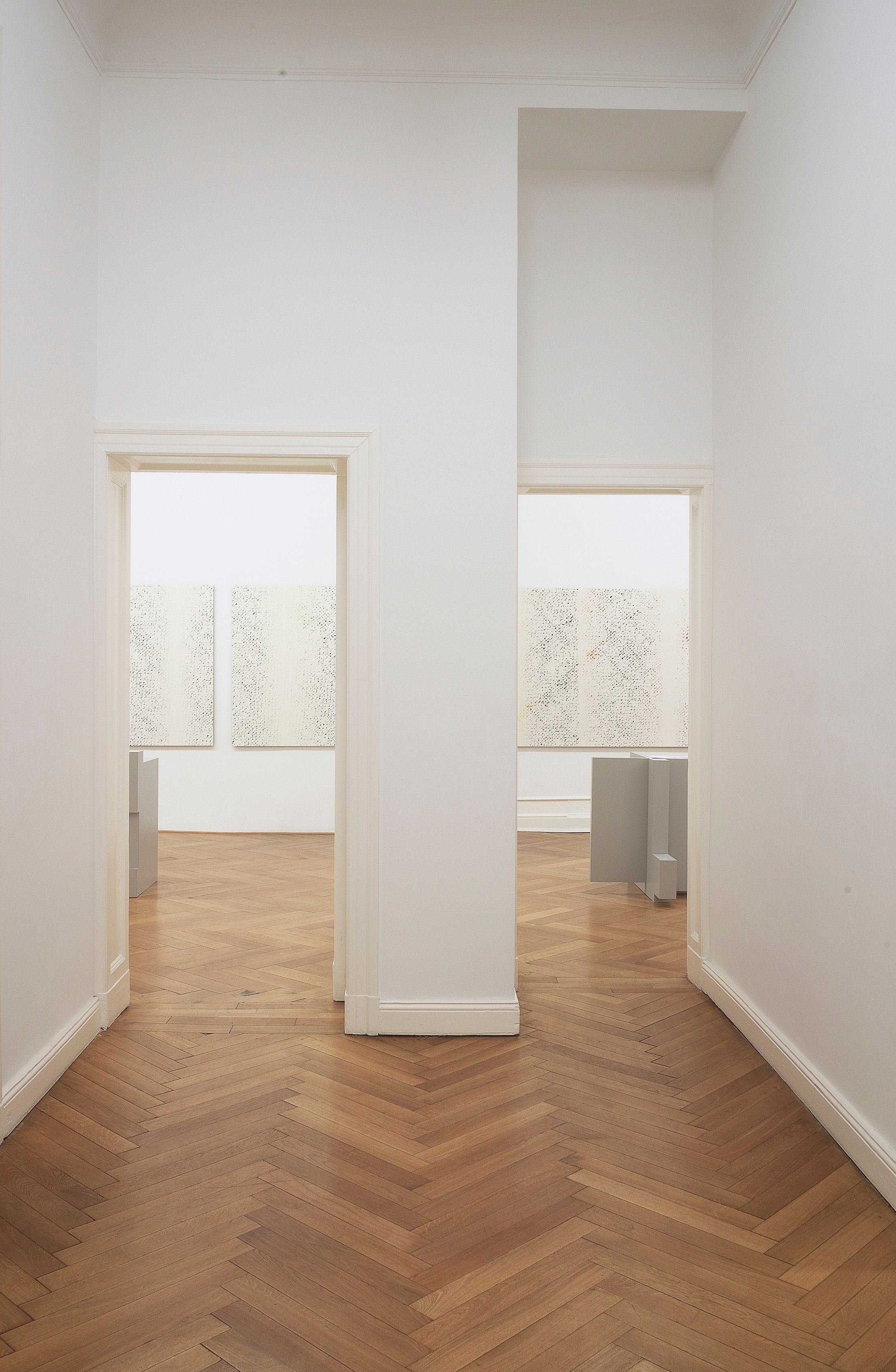 Cheyney Thompson, Pedestals, Bias-cut, /Robert Macaire/, Chronochromes at Galerie Buchholz, Berlin, photo 2