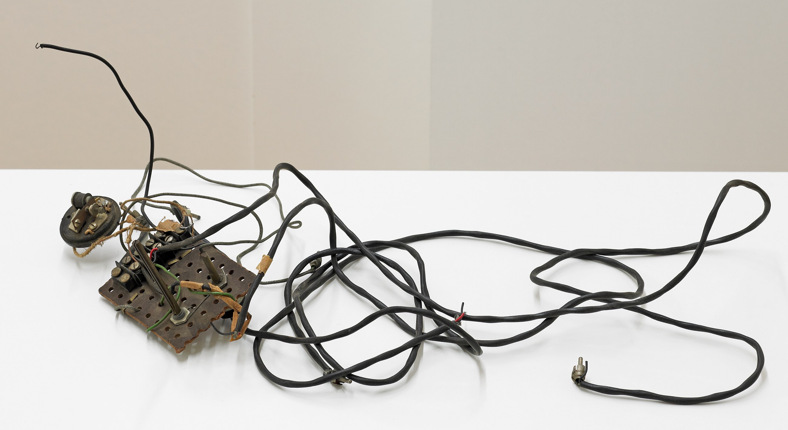 Tony Conrad, Invented Acoustical Tools at Galerie Buchholz, Berlin, photo 18