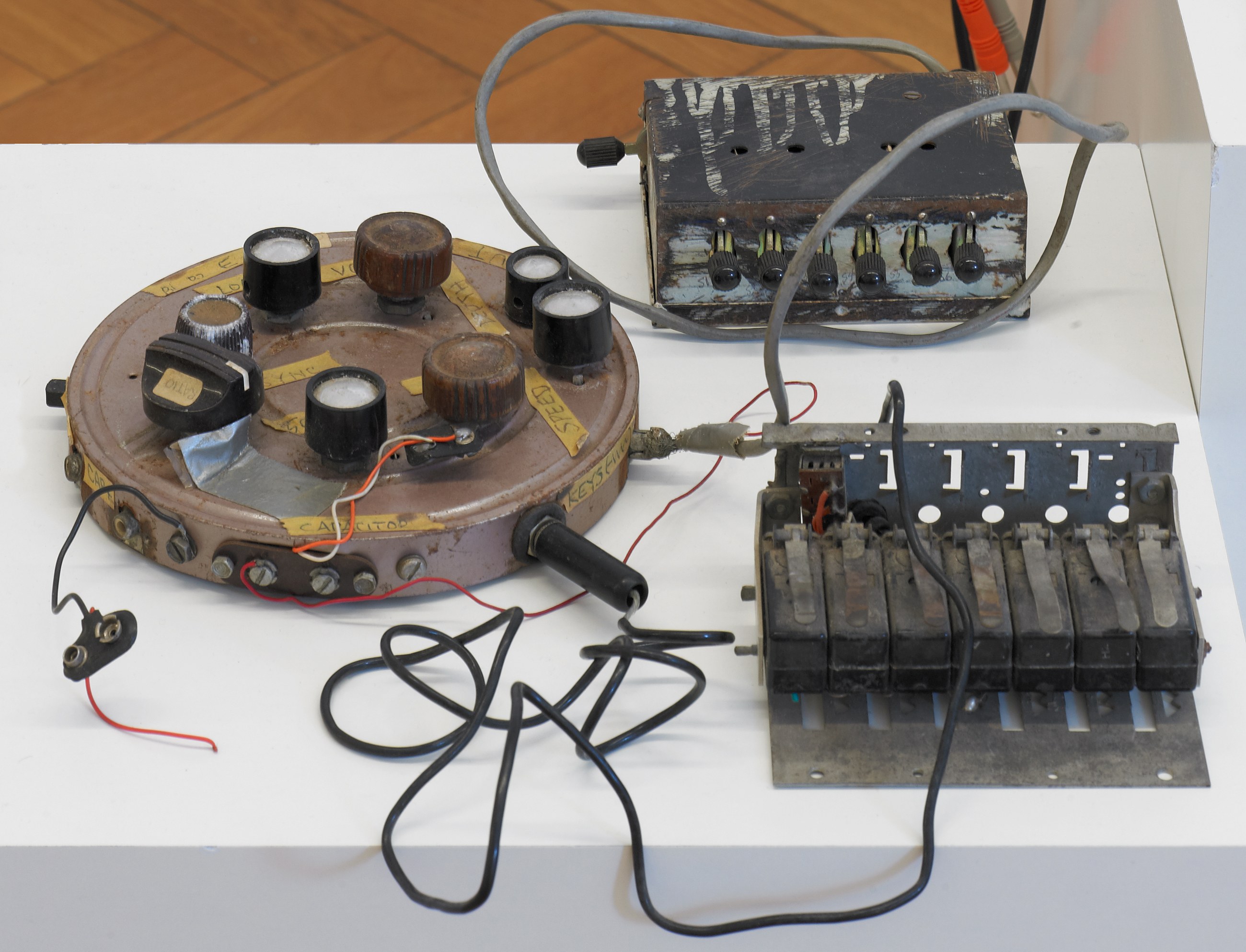 Tony Conrad, Invented Acoustical Tools at Galerie Buchholz, Berlin, photo 22
