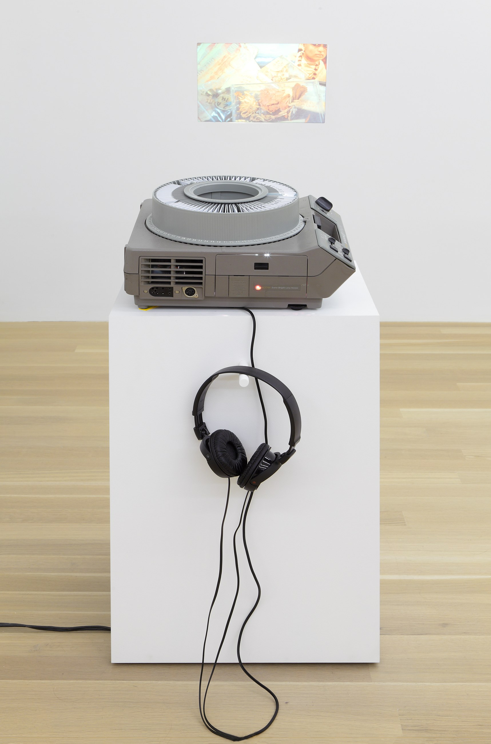 Julie Ault, afterlife at Galerie Buchholz, Berlin, photo 37