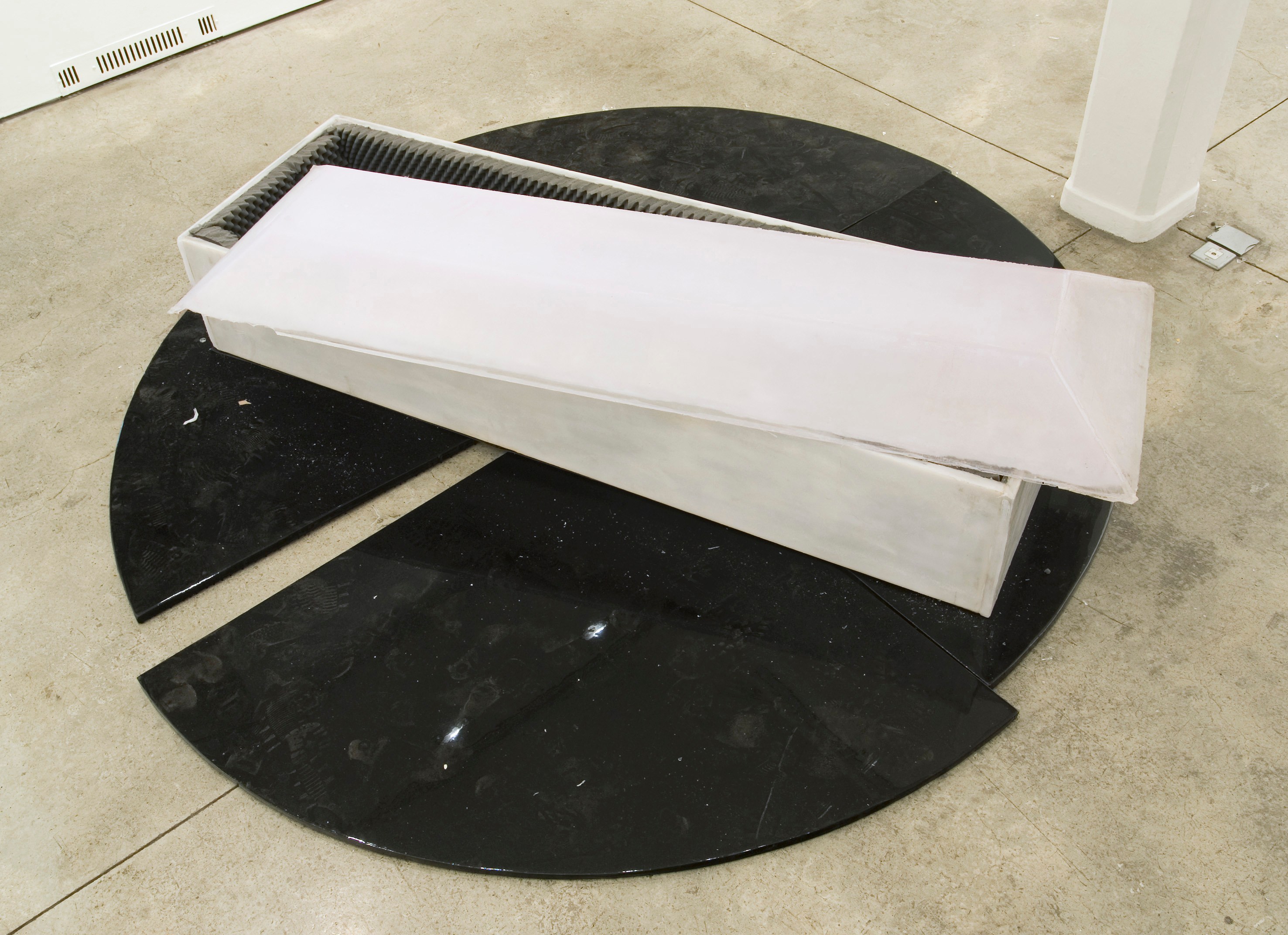 Banks Violette, Untitled at Studio M, photo 10