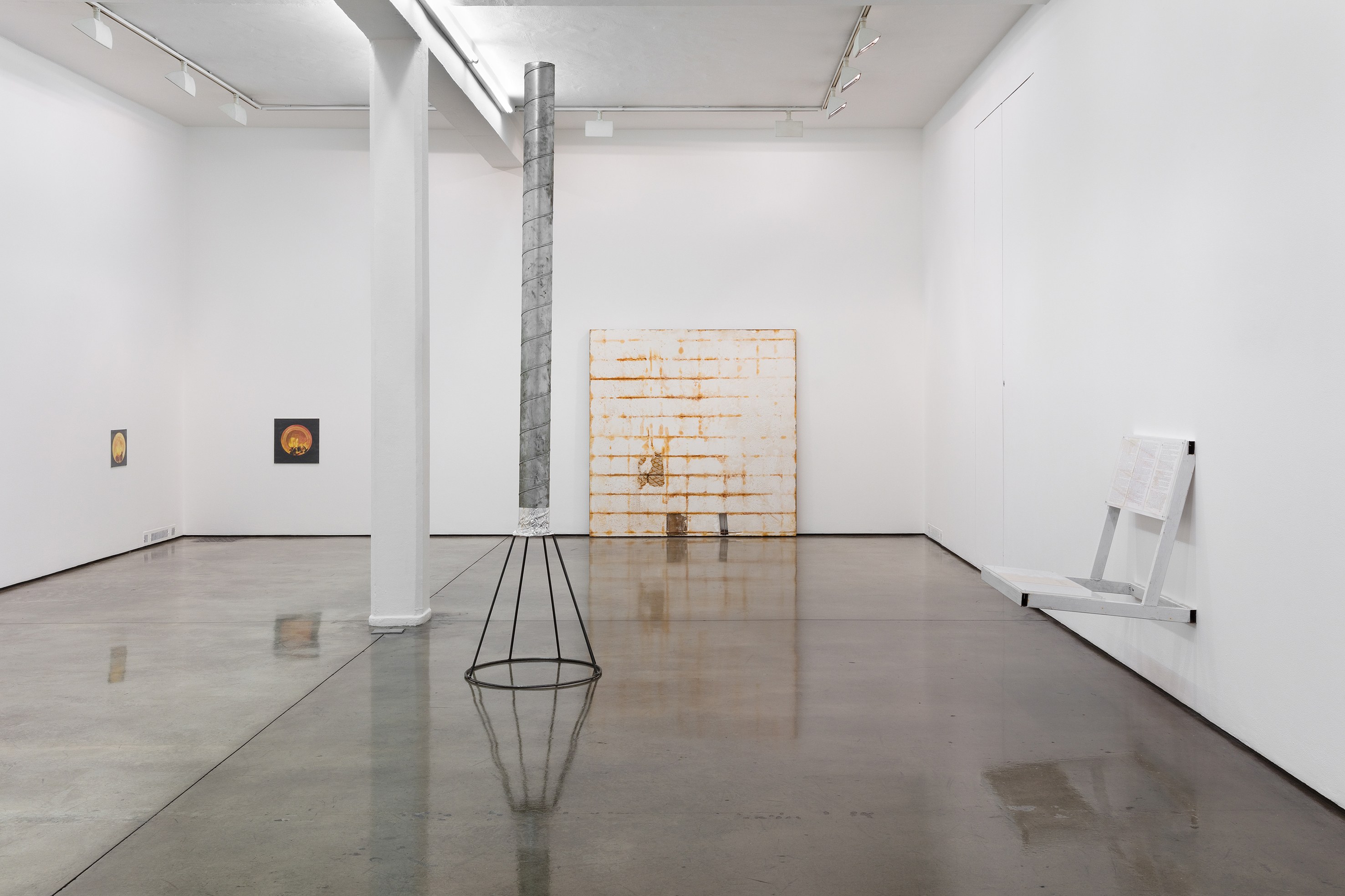Oscar Tuazon, Fire at Studio M, photo 5