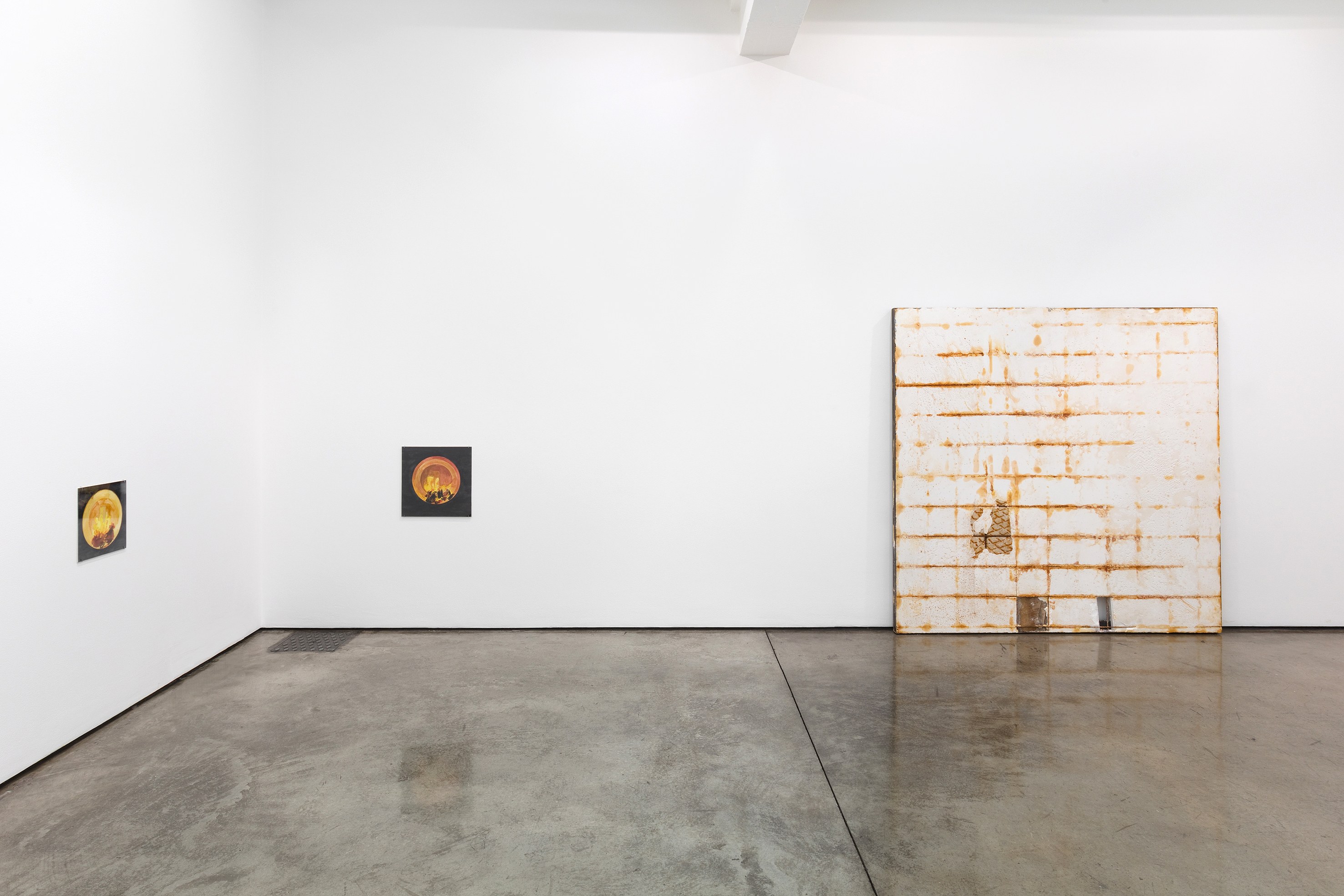 Oscar Tuazon, Fire at Studio M, photo 6