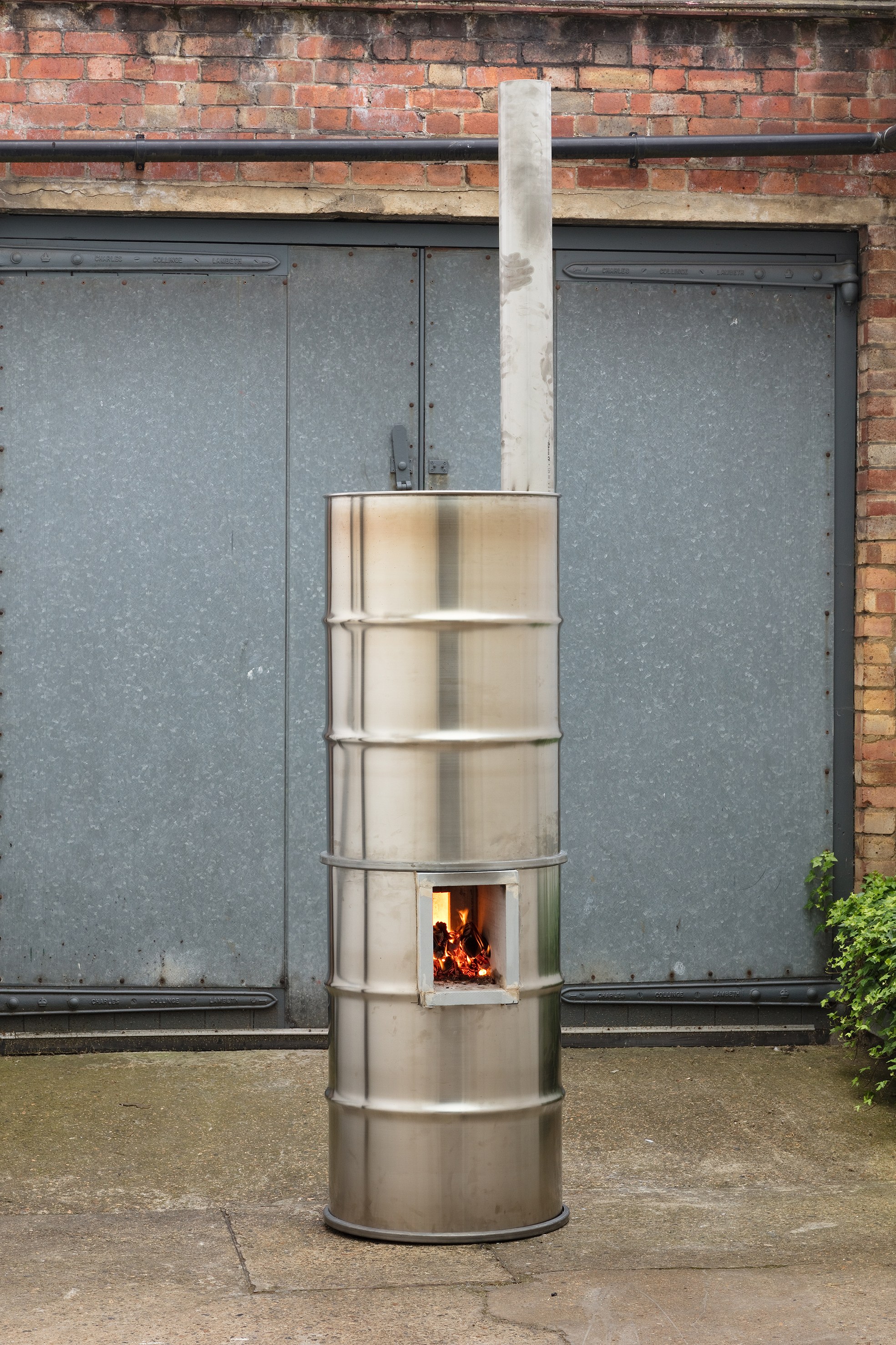 Oscar Tuazon, Fire at Studio M, photo 28