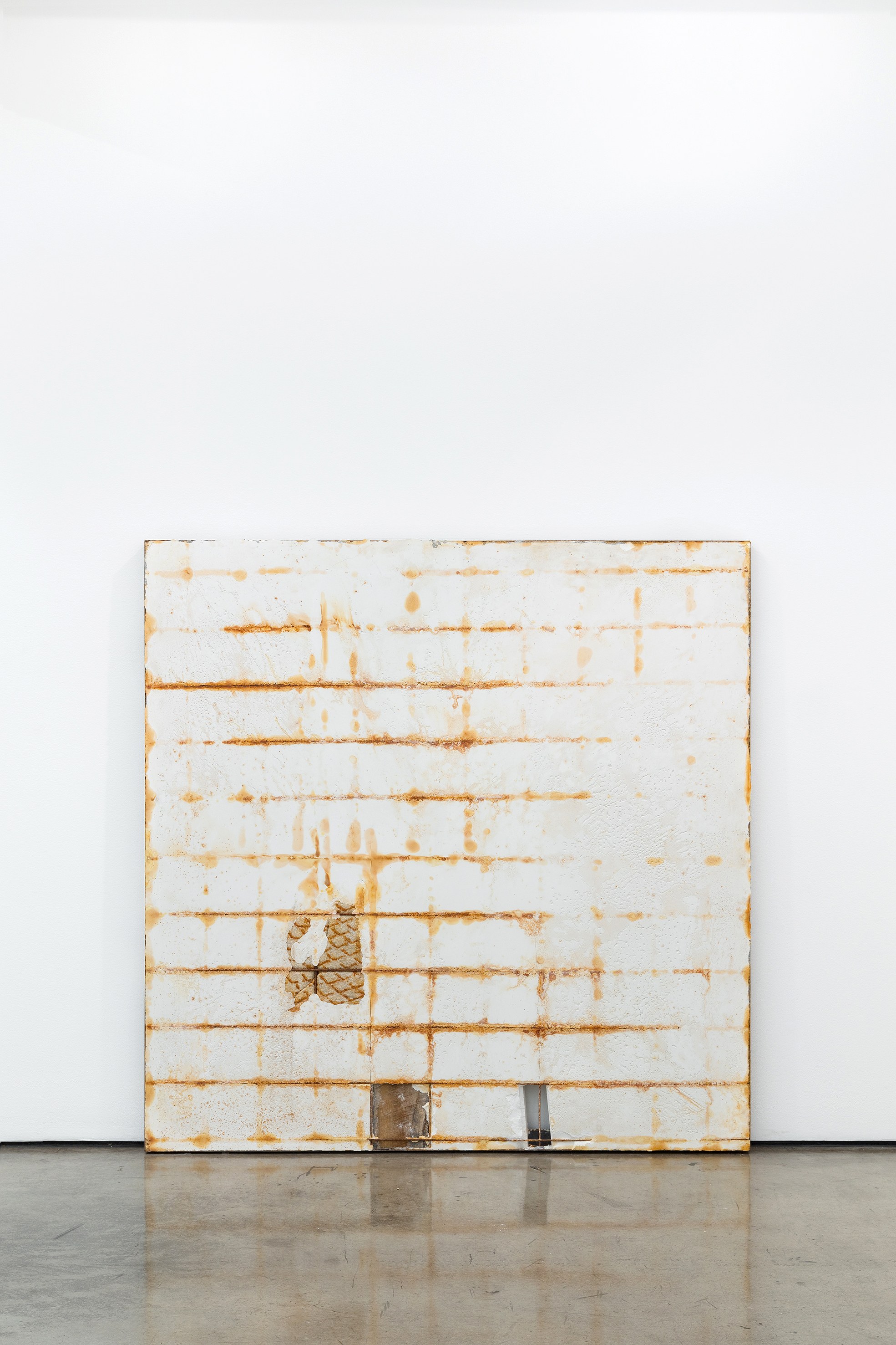 Oscar Tuazon, Fire at Studio M, photo 10