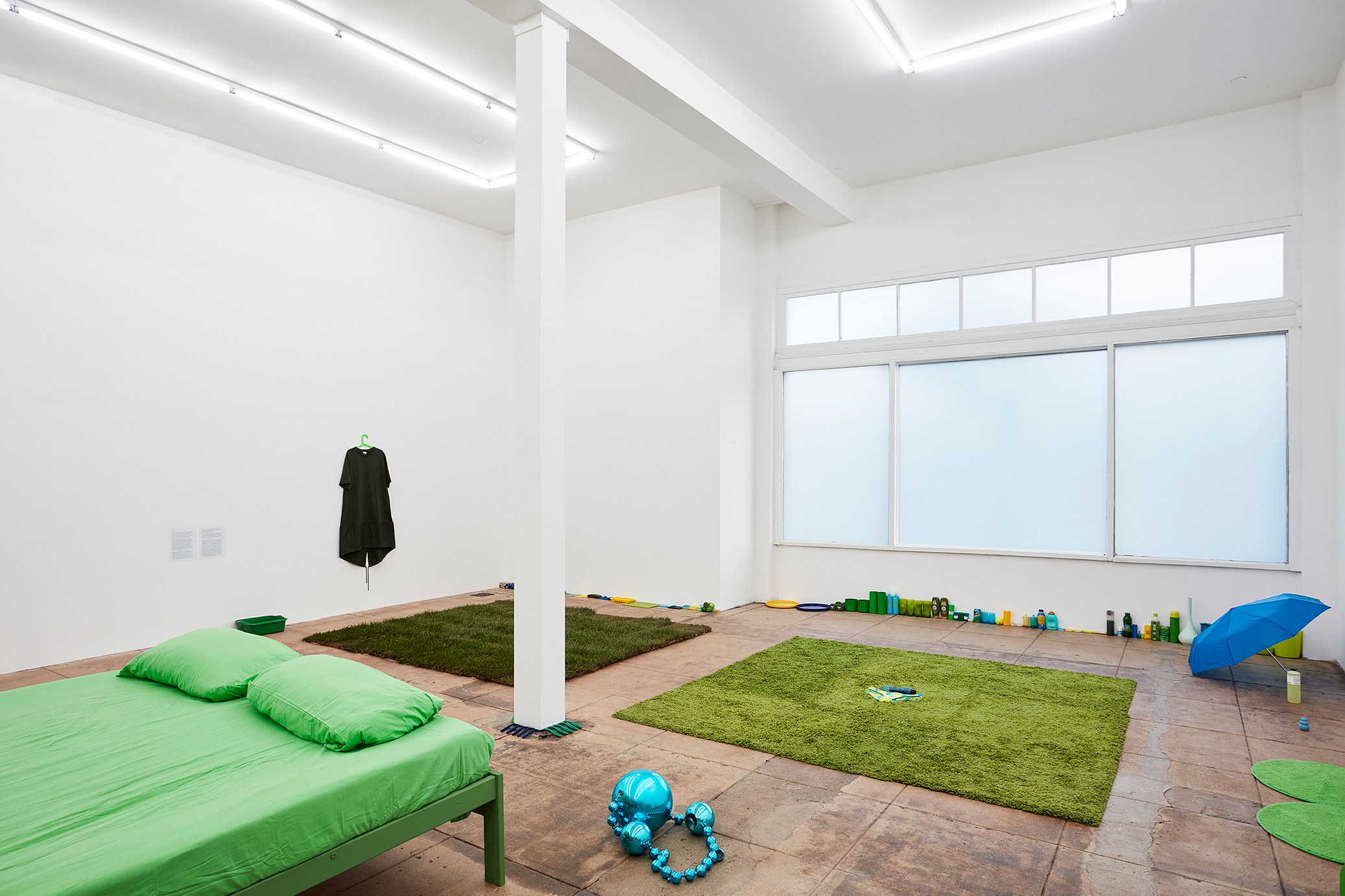 Puppies Puppies (Jade Guanaro Kuriki-Olivo), Green (Ghosts) at Overduin and Kite, photo 16