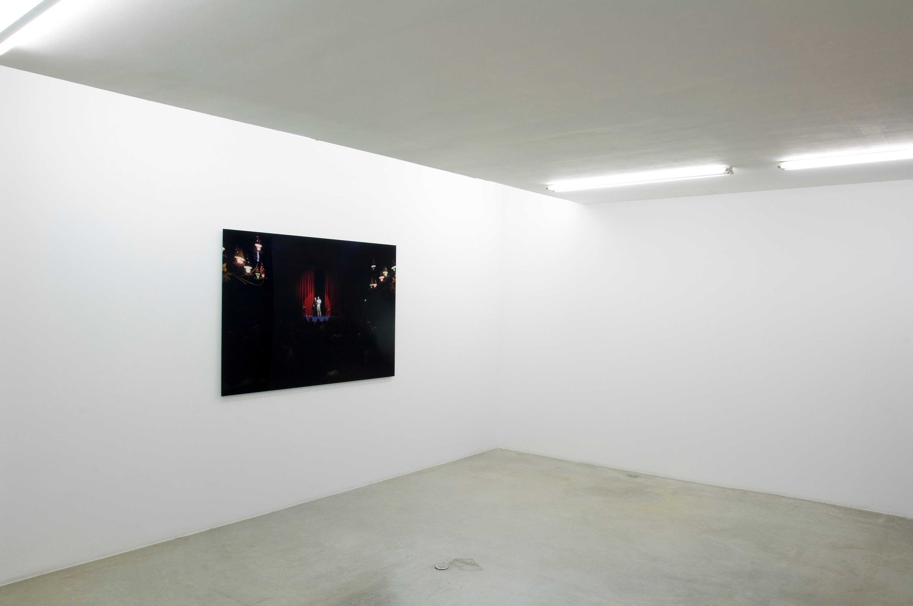 Philippe Parreno, Le cri ultra-sonic de l'écureuil (The Ultrasonic Scream of the Squirrel) at Air de Paris, photo 2