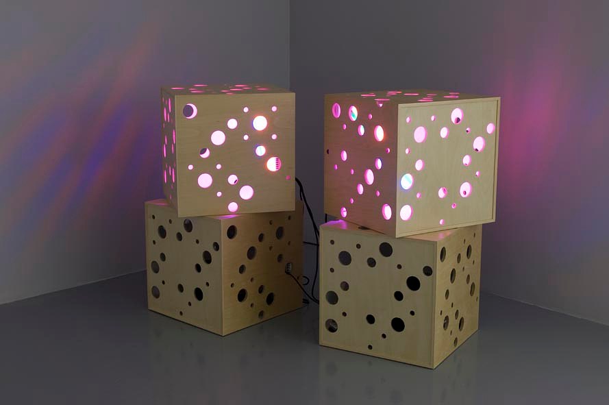 Angela Bulloch, Riley Optimism at Air de Paris, photo 2