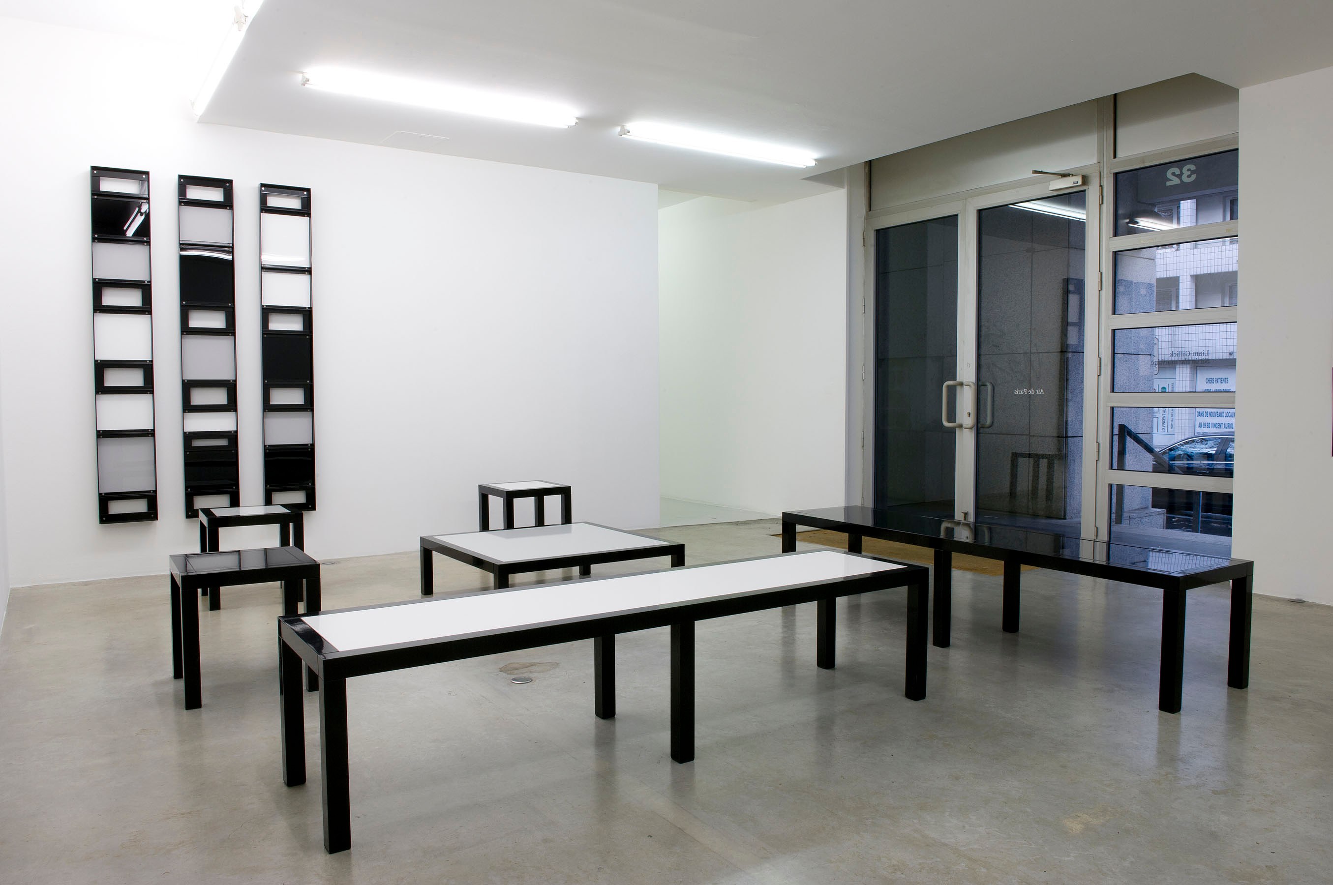 Liam Gillick, Sit in the machine at Air de Paris, photo 3