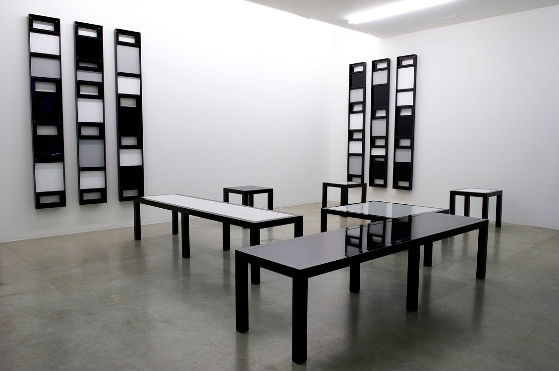 Liam Gillick, Sit in the machine at Air de Paris, photo 2