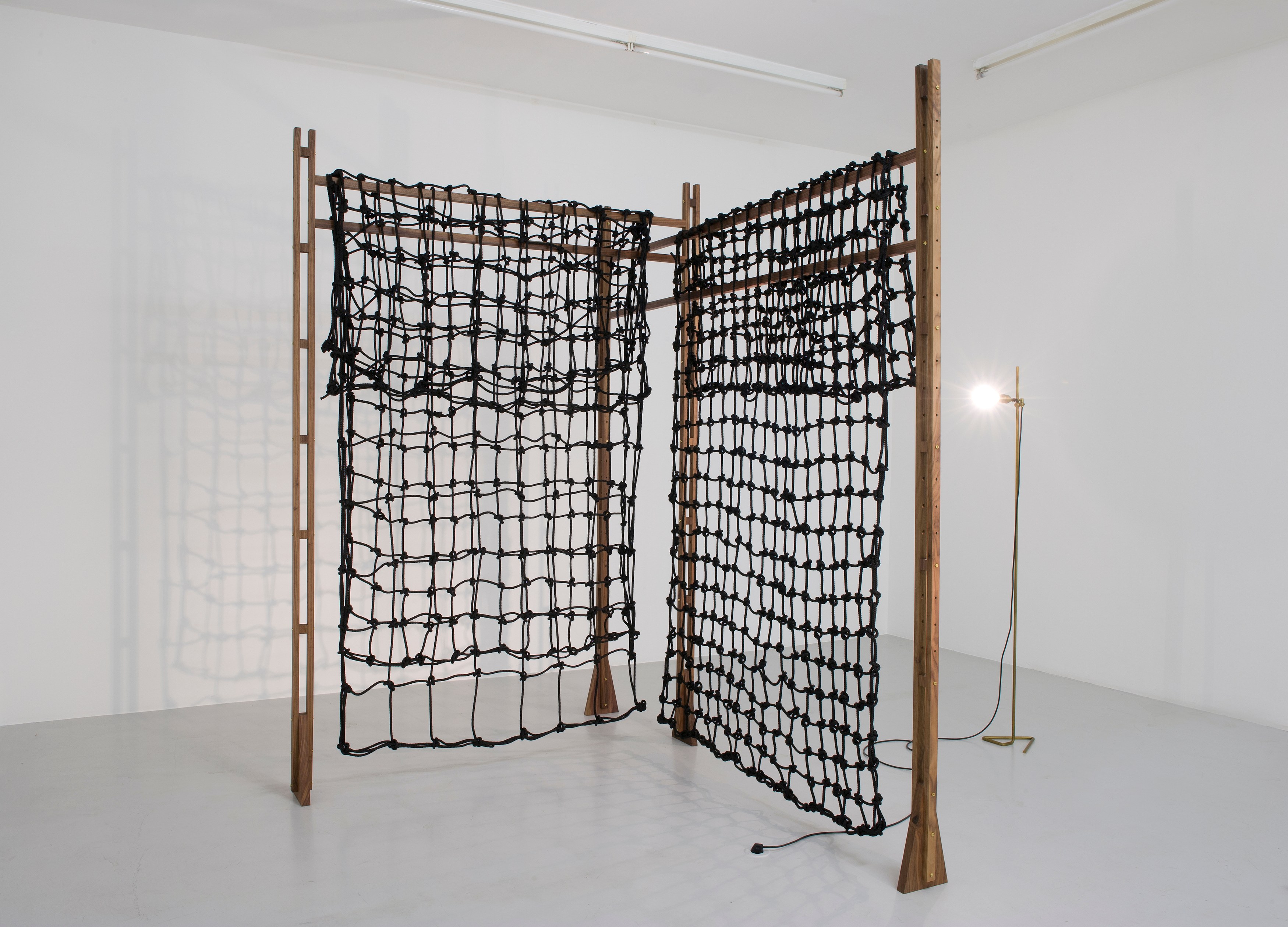 Leonor Antunes, the parallel bars at Air de Paris, photo 9