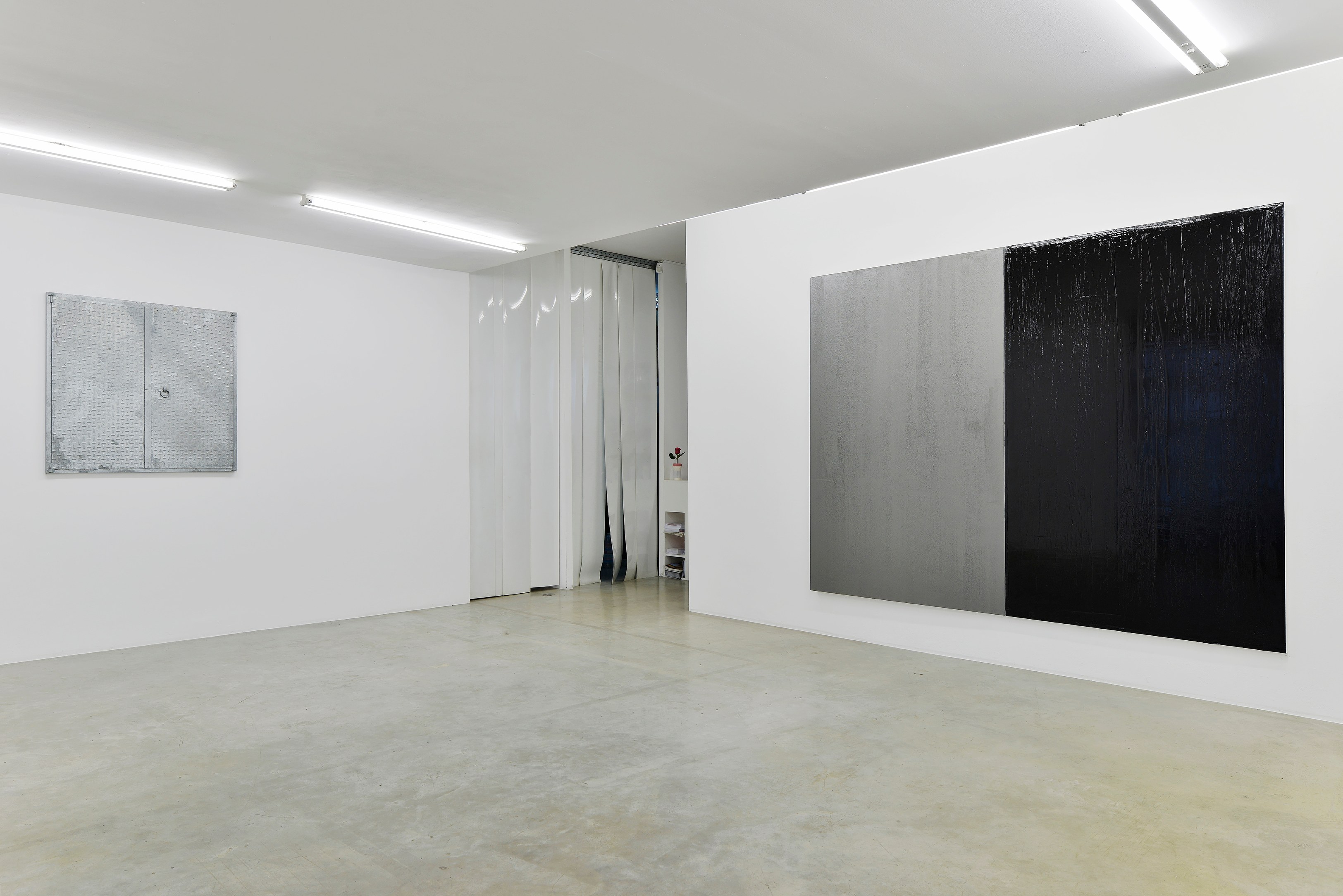 Claire Fontaine, Love is never enough at Air de Paris, photo 2