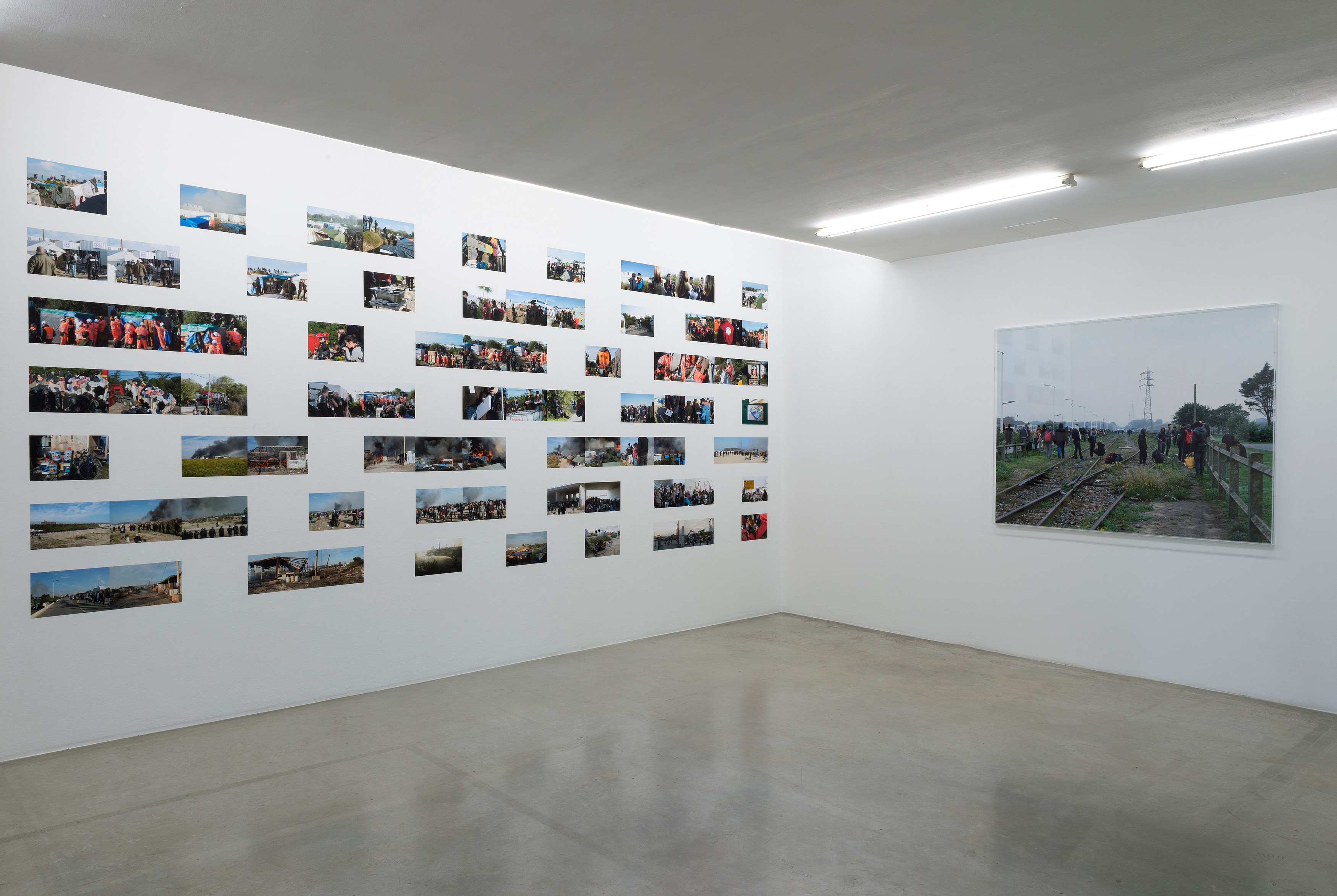 Bruno Serralongue, Chemins cherchés, chemins perdus, transgressions at Air de Paris, photo 12