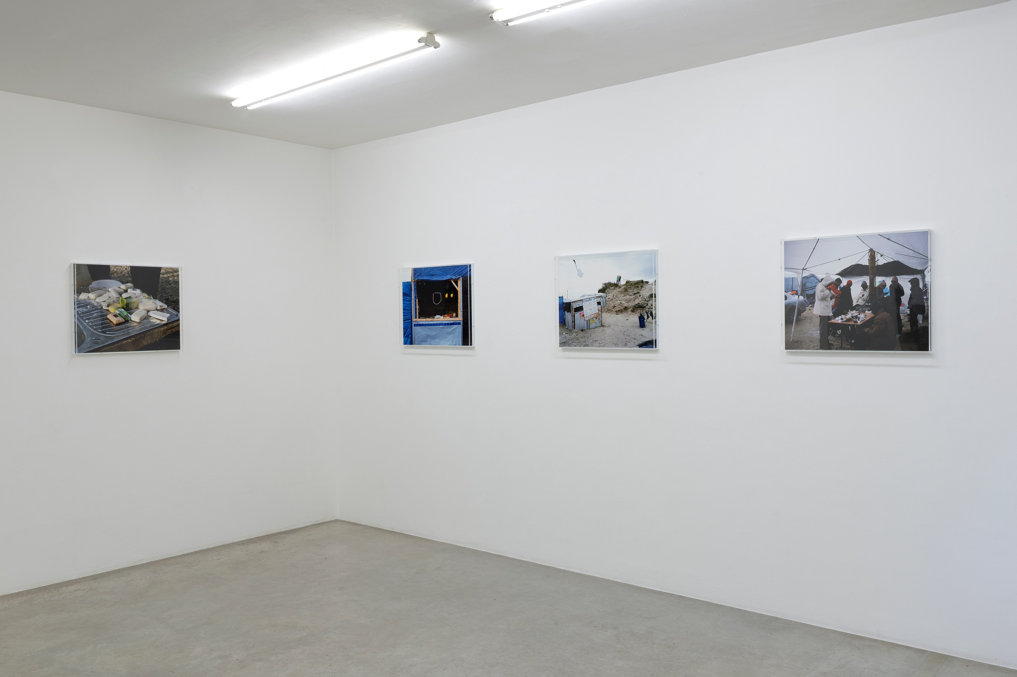 Bruno Serralongue, Chemins cherchés, chemins perdus, transgressions at Air de Paris, photo 5
