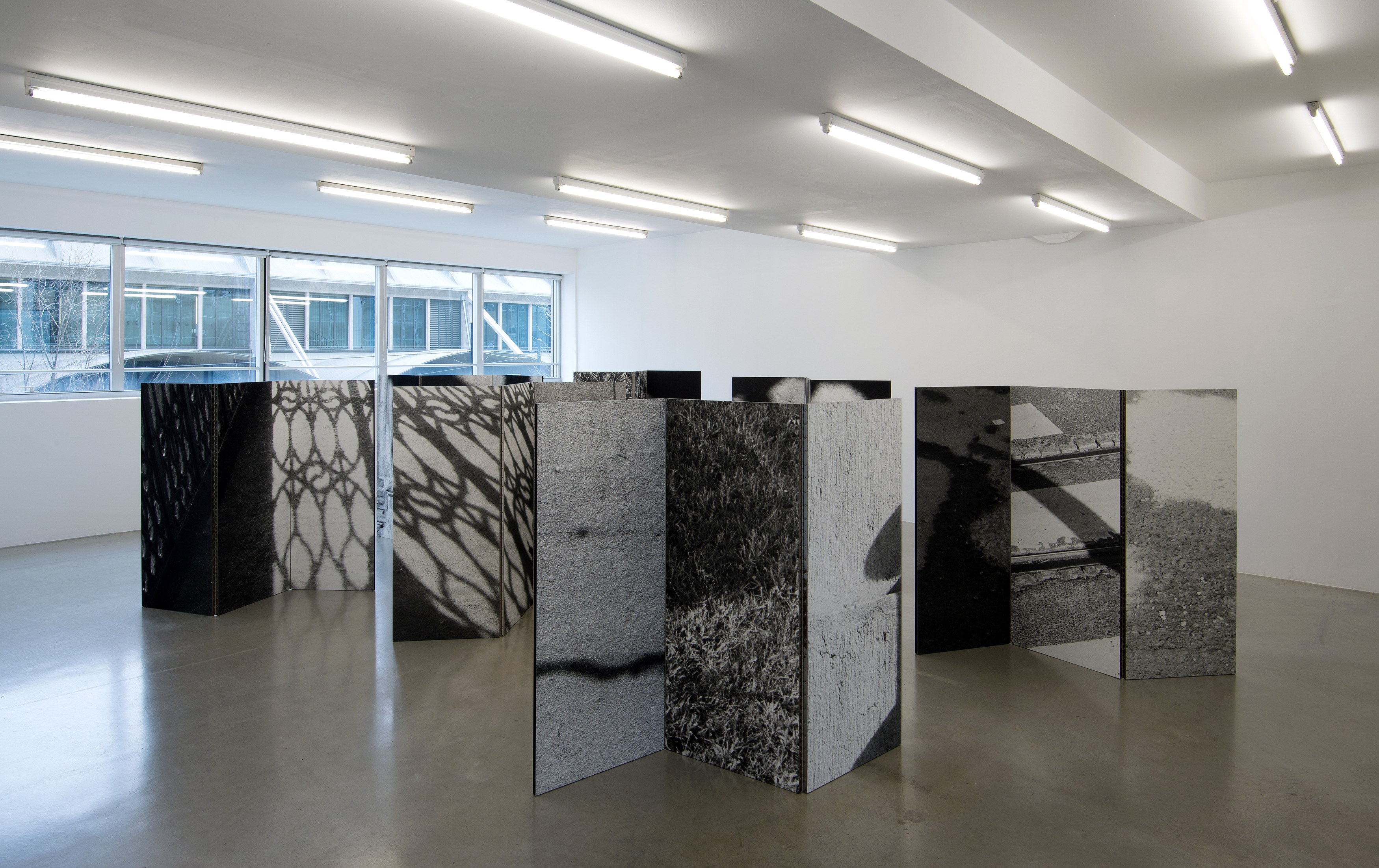 Jef Geys, Paravents (As Sombras de Lisboa) at Air de Paris, photo 2