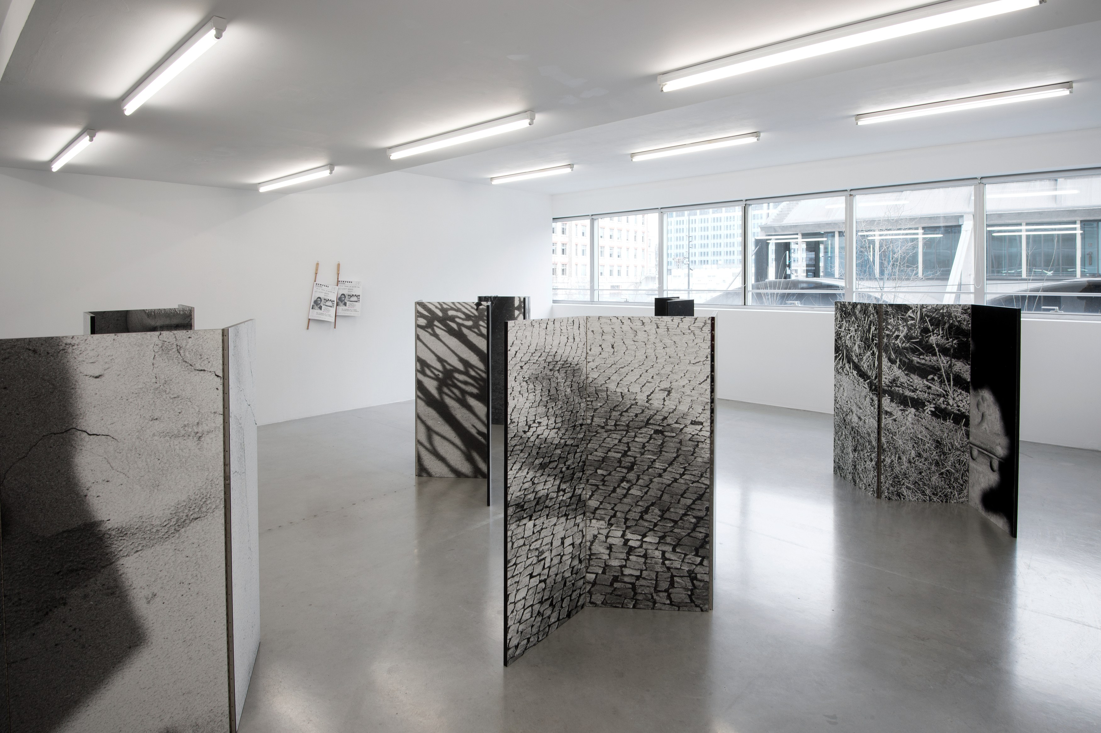 Jef Geys, Paravents (As Sombras de Lisboa) at Air de Paris, photo 6