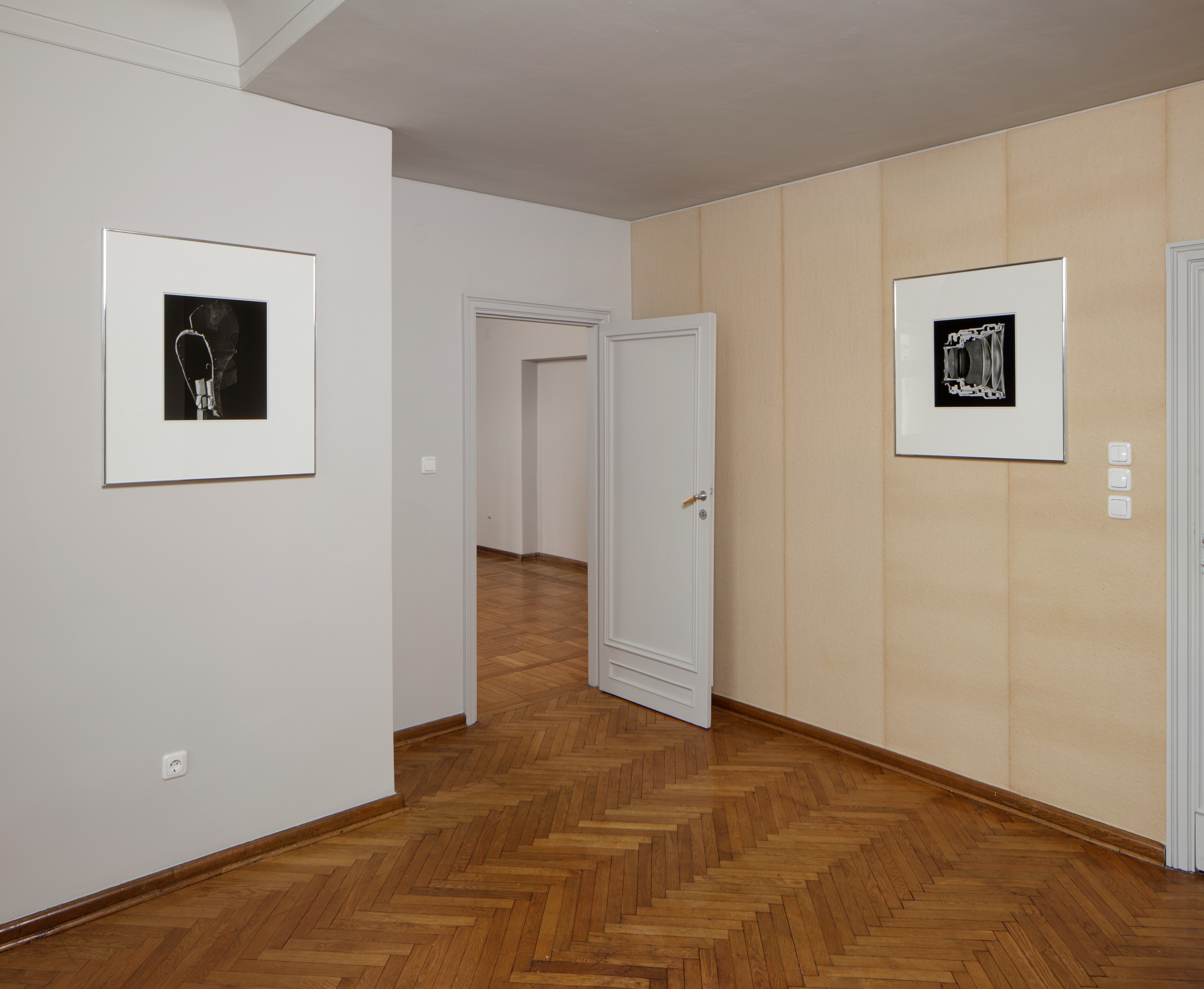 Christopher Williams, Werbung: Adapted for Use and Provisional Prop, A 48-Hour Display of Quality Framing Materials at Sammlung Haubrok and Paris Bar, Berlin, photo 8