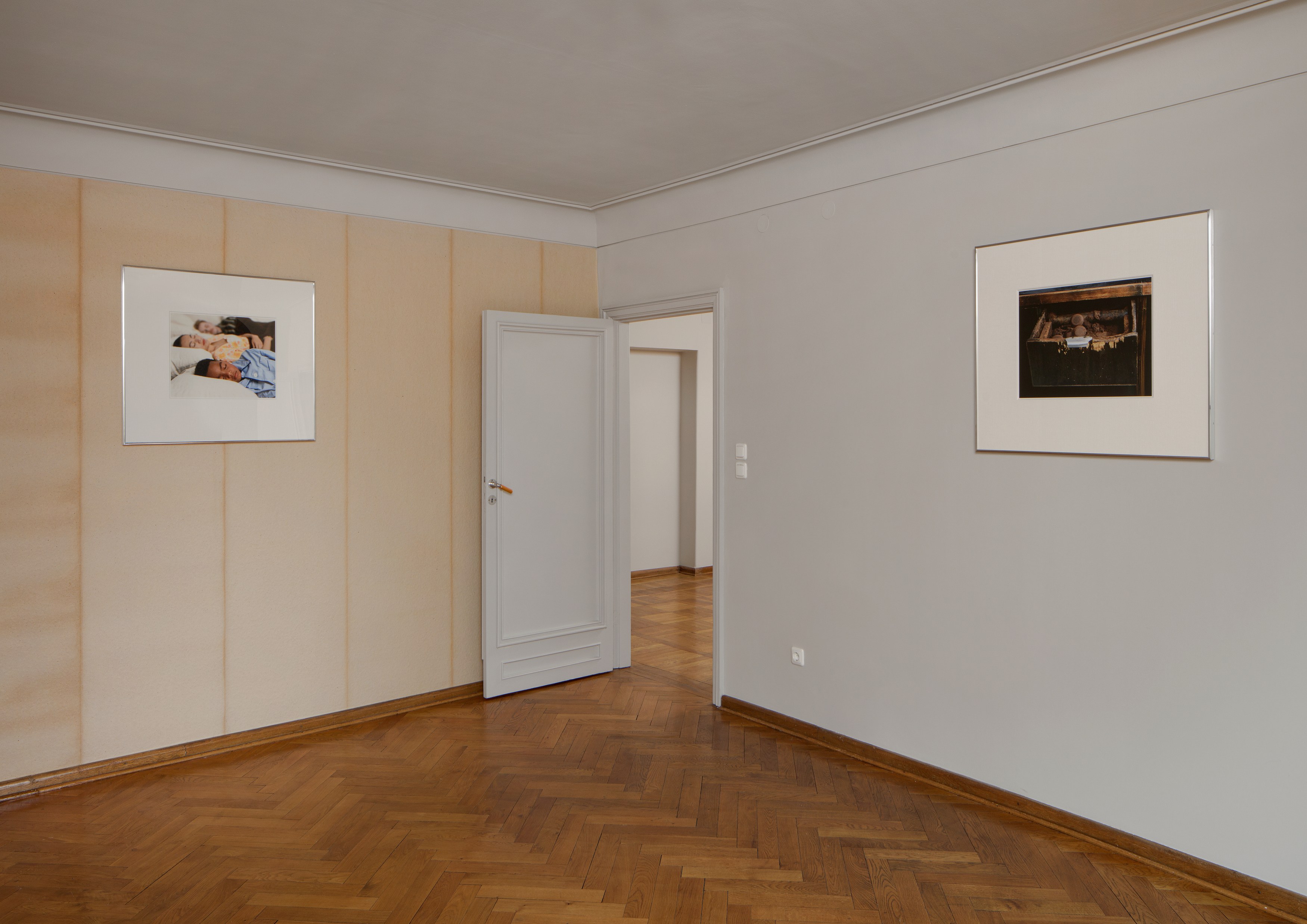 Christopher Williams, Werbung: Adapted for Use and Provisional Prop, A 48-Hour Display of Quality Framing Materials at Sammlung Haubrok and Paris Bar, Berlin, photo 11