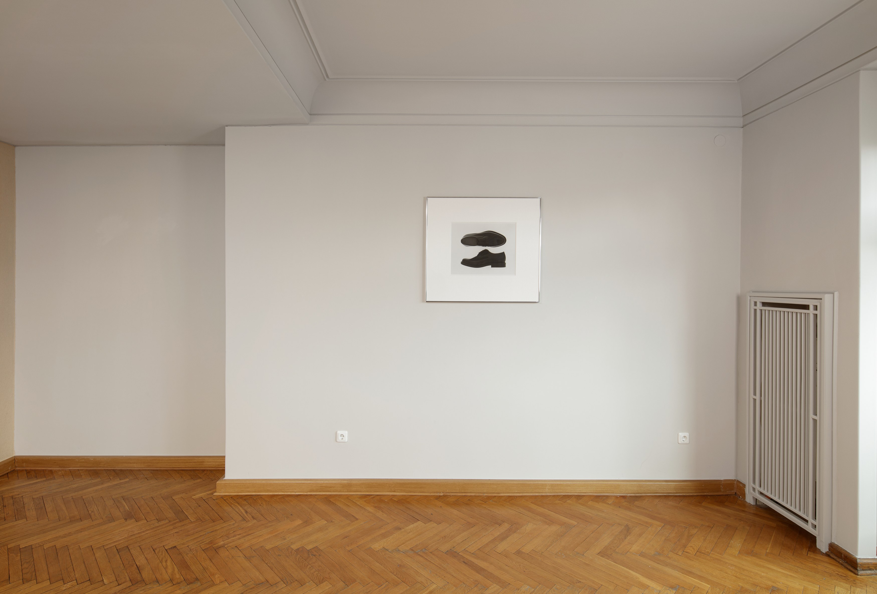 Christopher Williams, Werbung: Adapted for Use and Provisional Prop, A 48-Hour Display of Quality Framing Materials at Sammlung Haubrok and Paris Bar, Berlin, photo 4