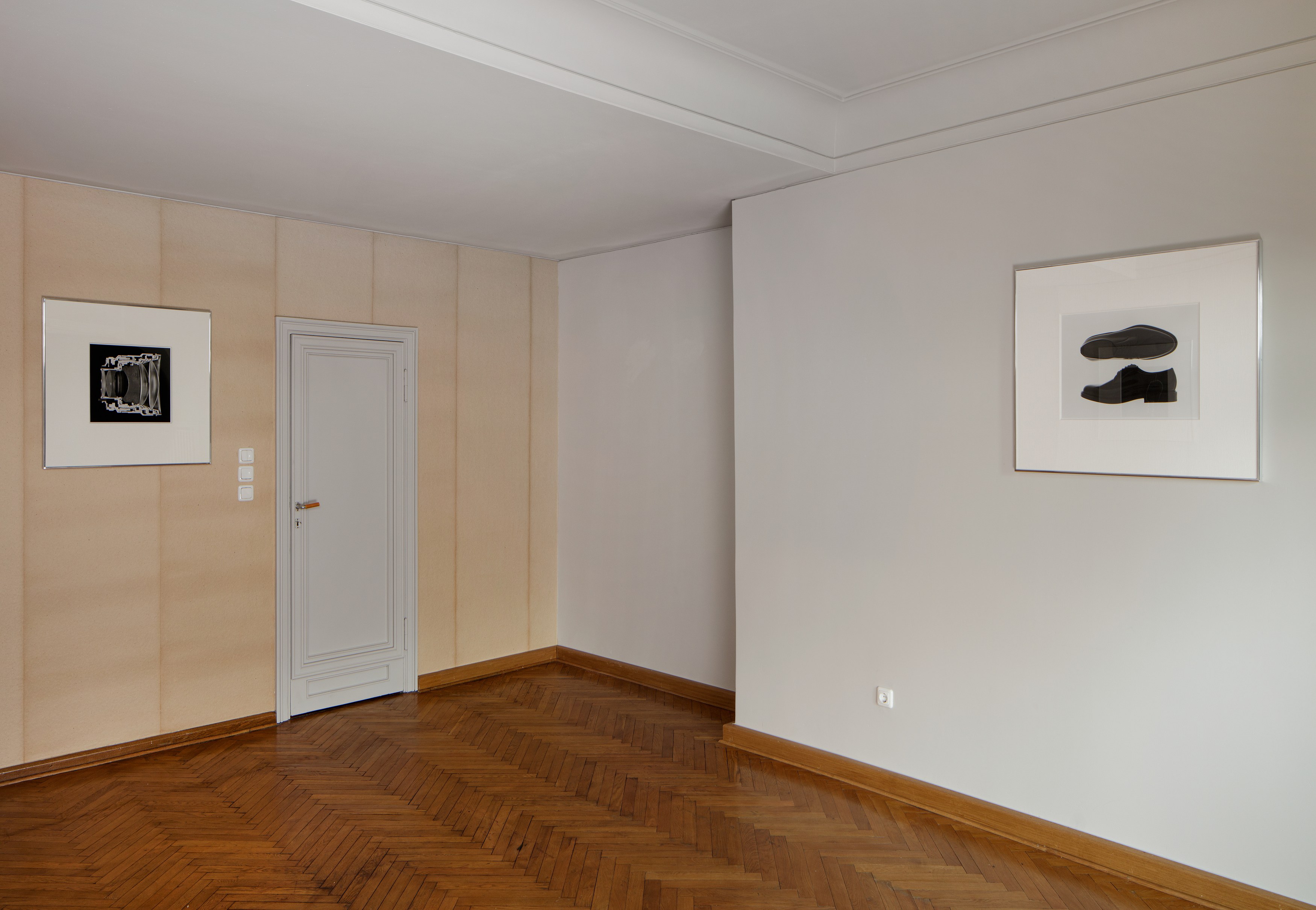 Christopher Williams, Werbung: Adapted for Use and Provisional Prop, A 48-Hour Display of Quality Framing Materials at Sammlung Haubrok and Paris Bar, Berlin, photo 5