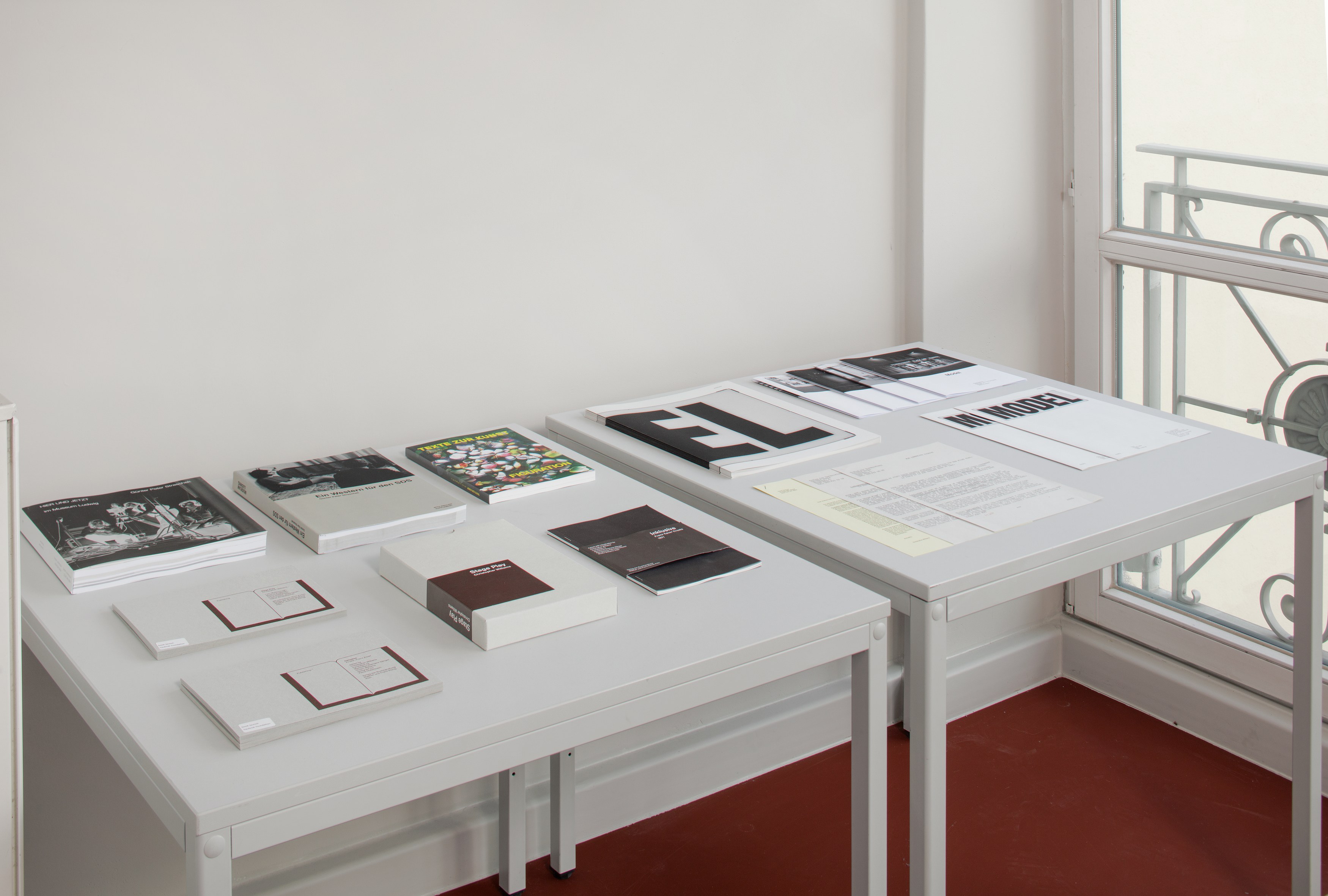 Christopher Williams, Werbung: Adapted for Use and Provisional Prop, A 48-Hour Display of Quality Framing Materials at Sammlung Haubrok and Paris Bar, Berlin, photo 14