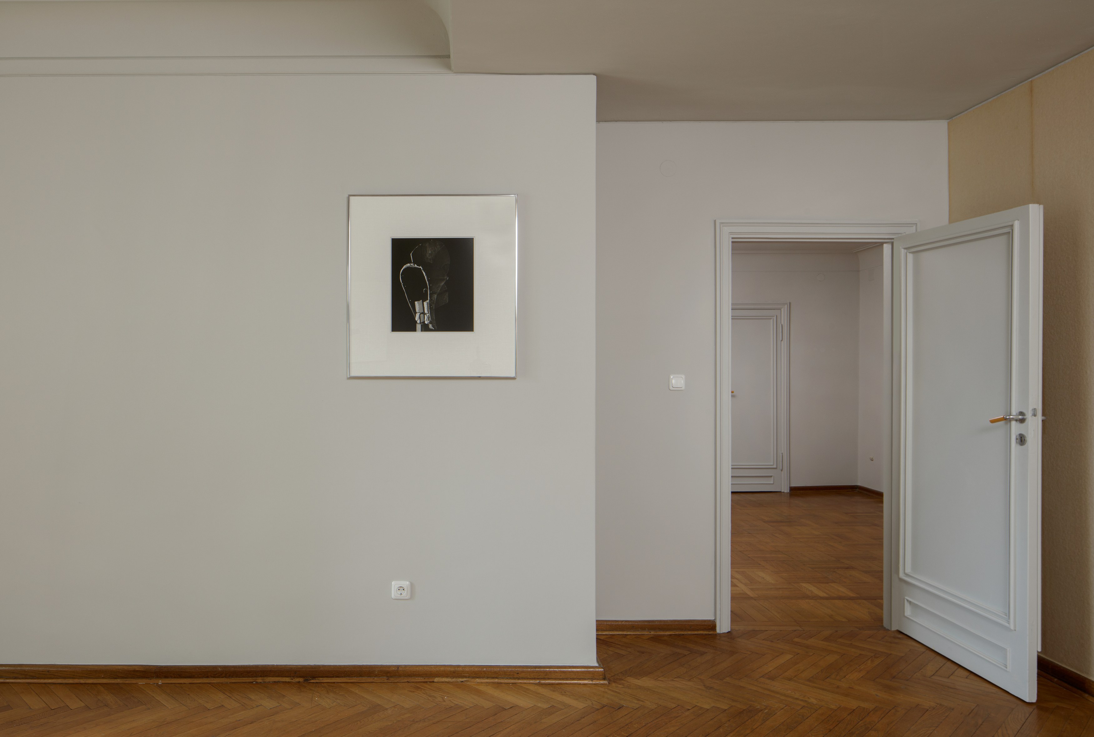 Christopher Williams, Werbung: Adapted for Use and Provisional Prop, A 48-Hour Display of Quality Framing Materials at Sammlung Haubrok and Paris Bar, Berlin, photo 7