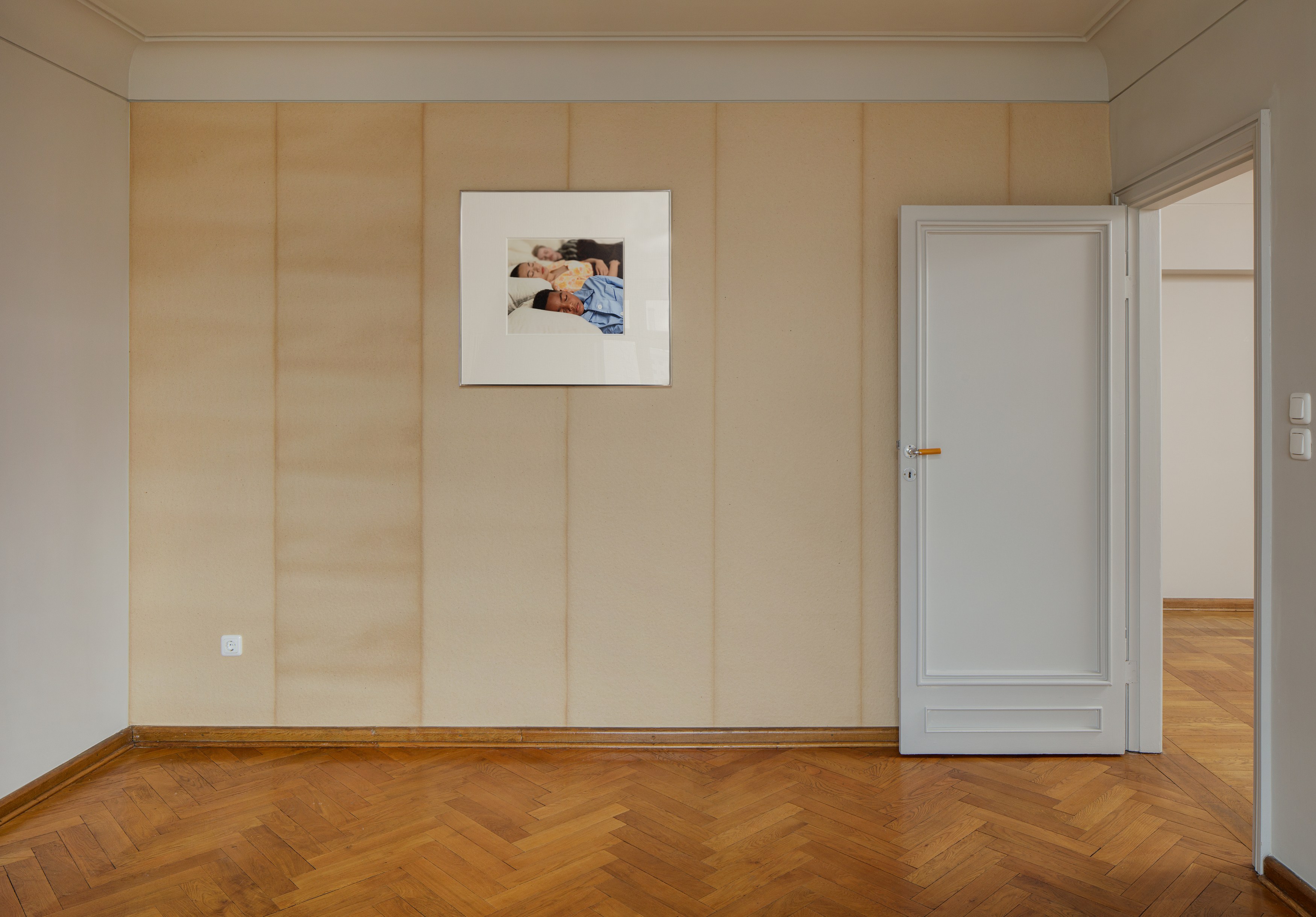 Christopher Williams, Werbung: Adapted for Use and Provisional Prop, A 48-Hour Display of Quality Framing Materials at Sammlung Haubrok and Paris Bar, Berlin, photo 10