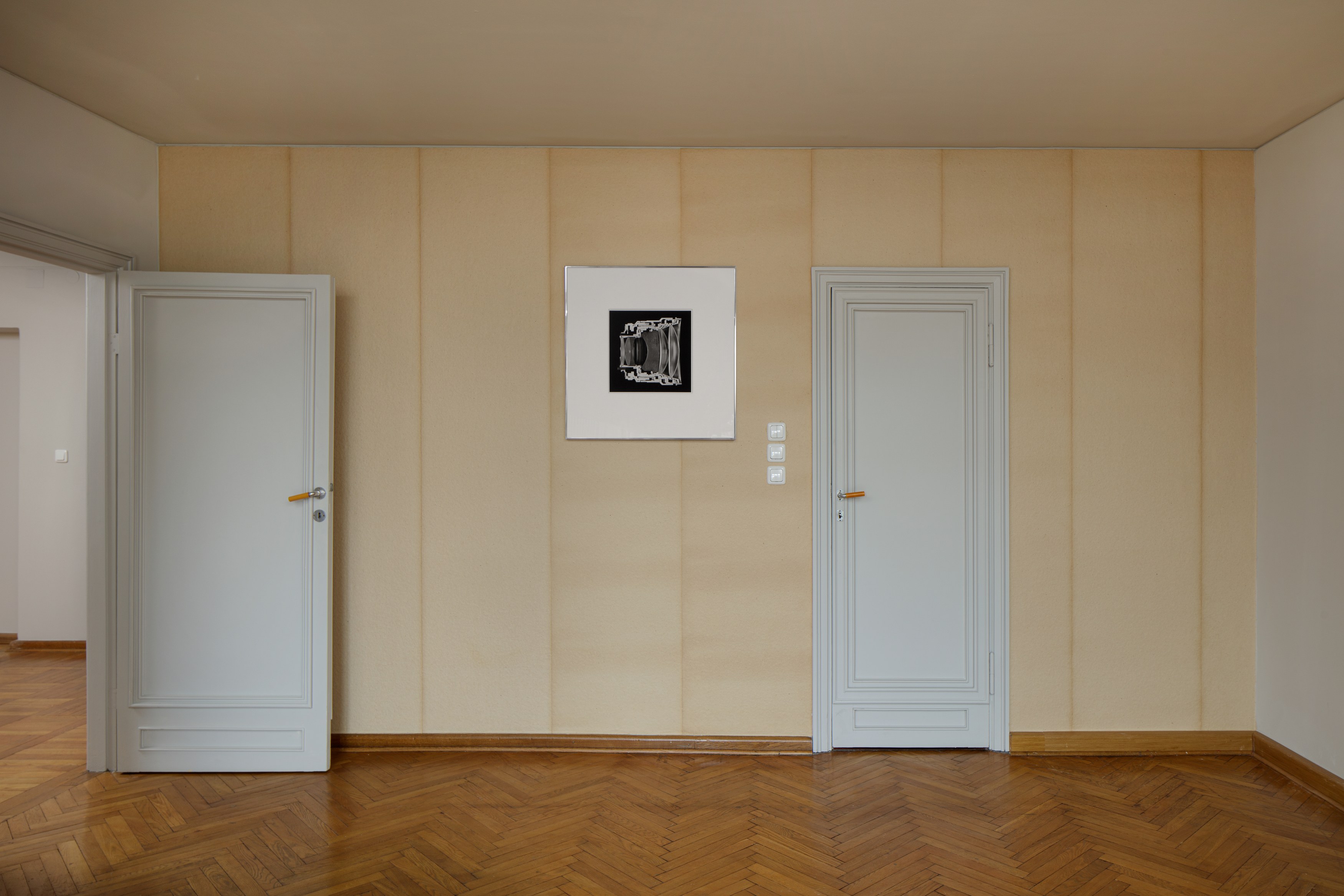 Christopher Williams, Werbung: Adapted for Use and Provisional Prop, A 48-Hour Display of Quality Framing Materials at Sammlung Haubrok and Paris Bar, Berlin, photo 6