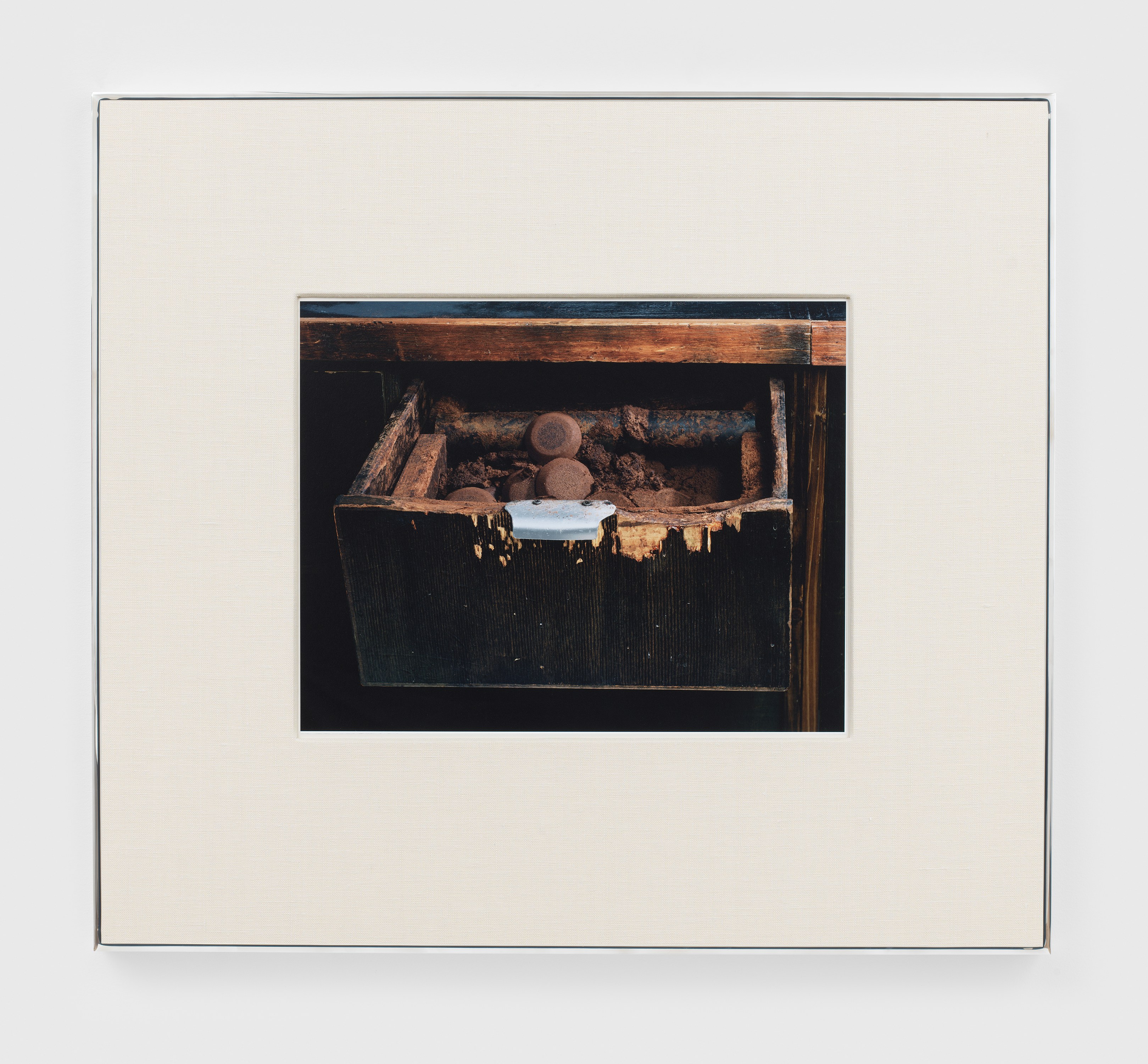 Christopher Williams, Werbung: Adapted for Use and Provisional Prop, A 48-Hour Display of Quality Framing Materials at Sammlung Haubrok and Paris Bar, Berlin, photo 17