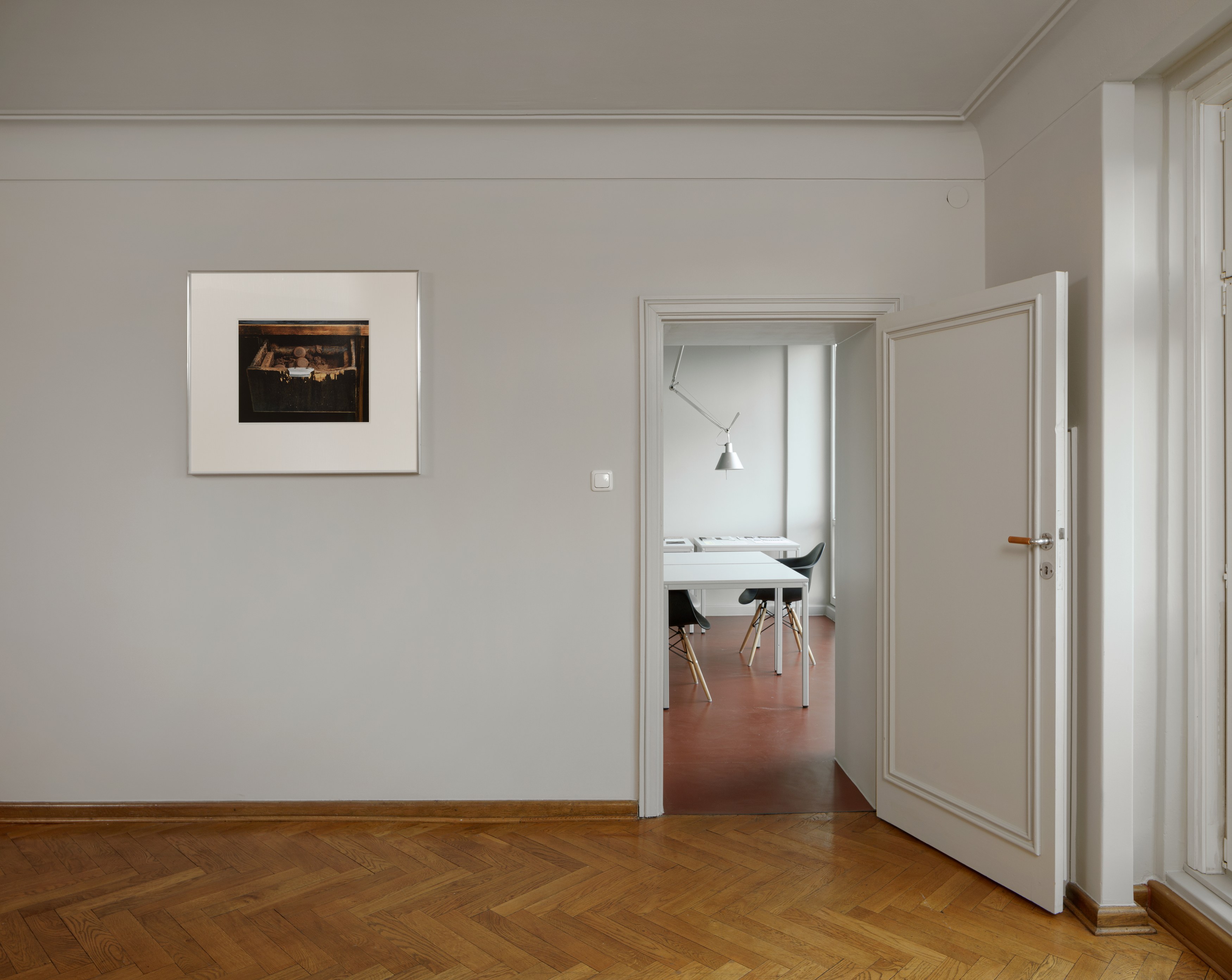 Christopher Williams, Werbung: Adapted for Use and Provisional Prop, A 48-Hour Display of Quality Framing Materials at Sammlung Haubrok and Paris Bar, Berlin, photo 12