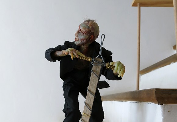Image 4 of 32