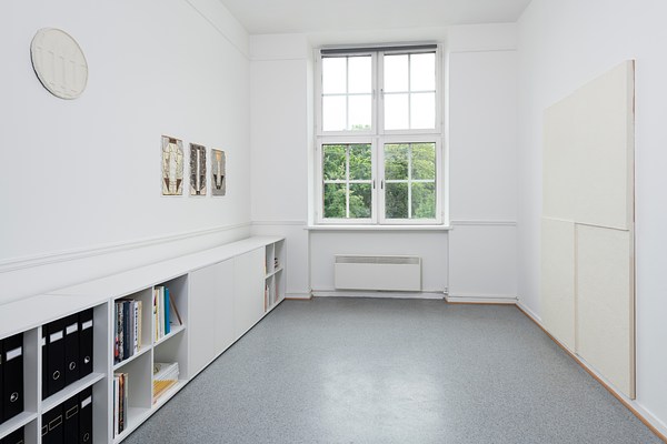 Image 4 of 27